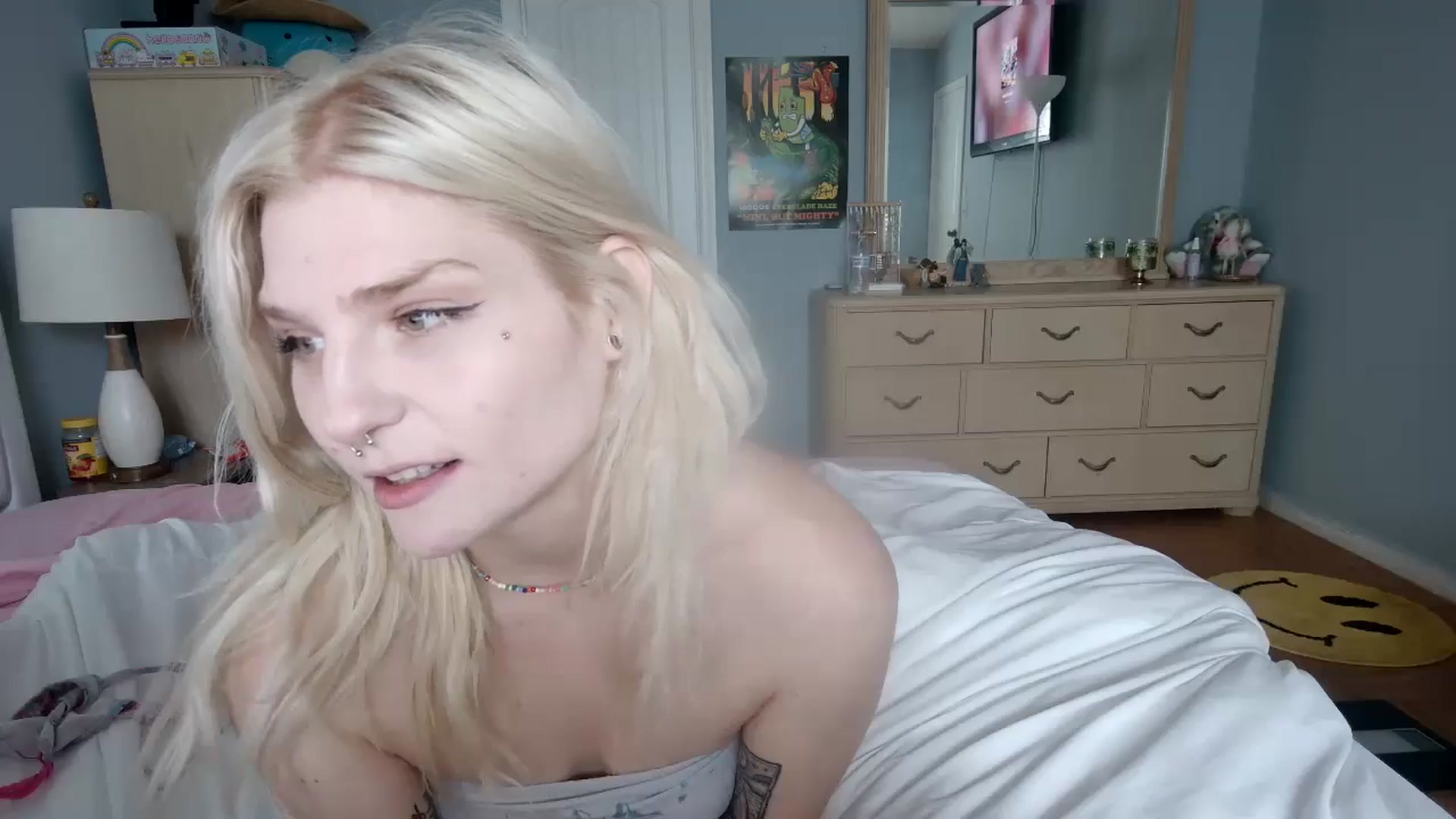 Gallery image thumbnail from DuckChan0's myfreecams stream on, 06/17/2024, 17:07 image 12 of 20
