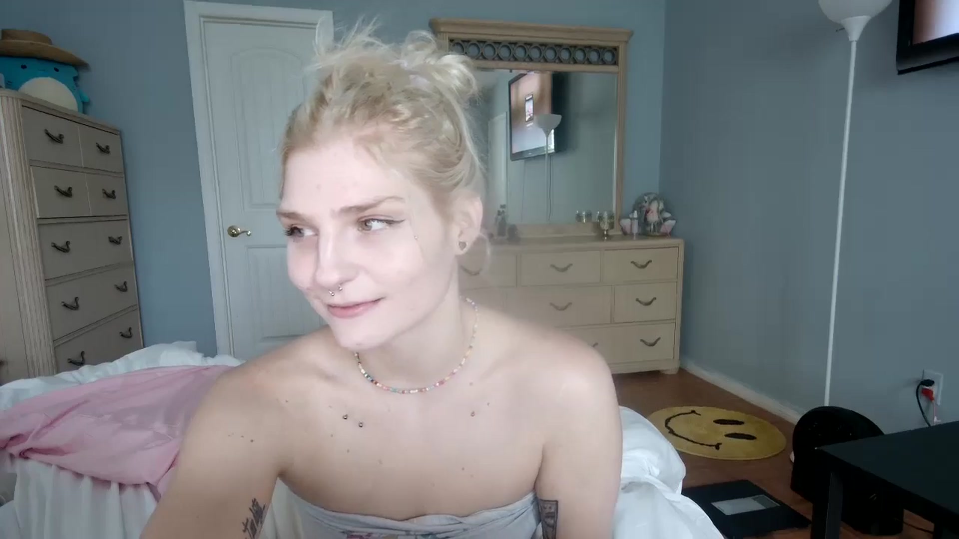 Gallery image thumbnail from DuckChan0's myfreecams stream on, 06/17/2024, 18:27 image 2 of 20
