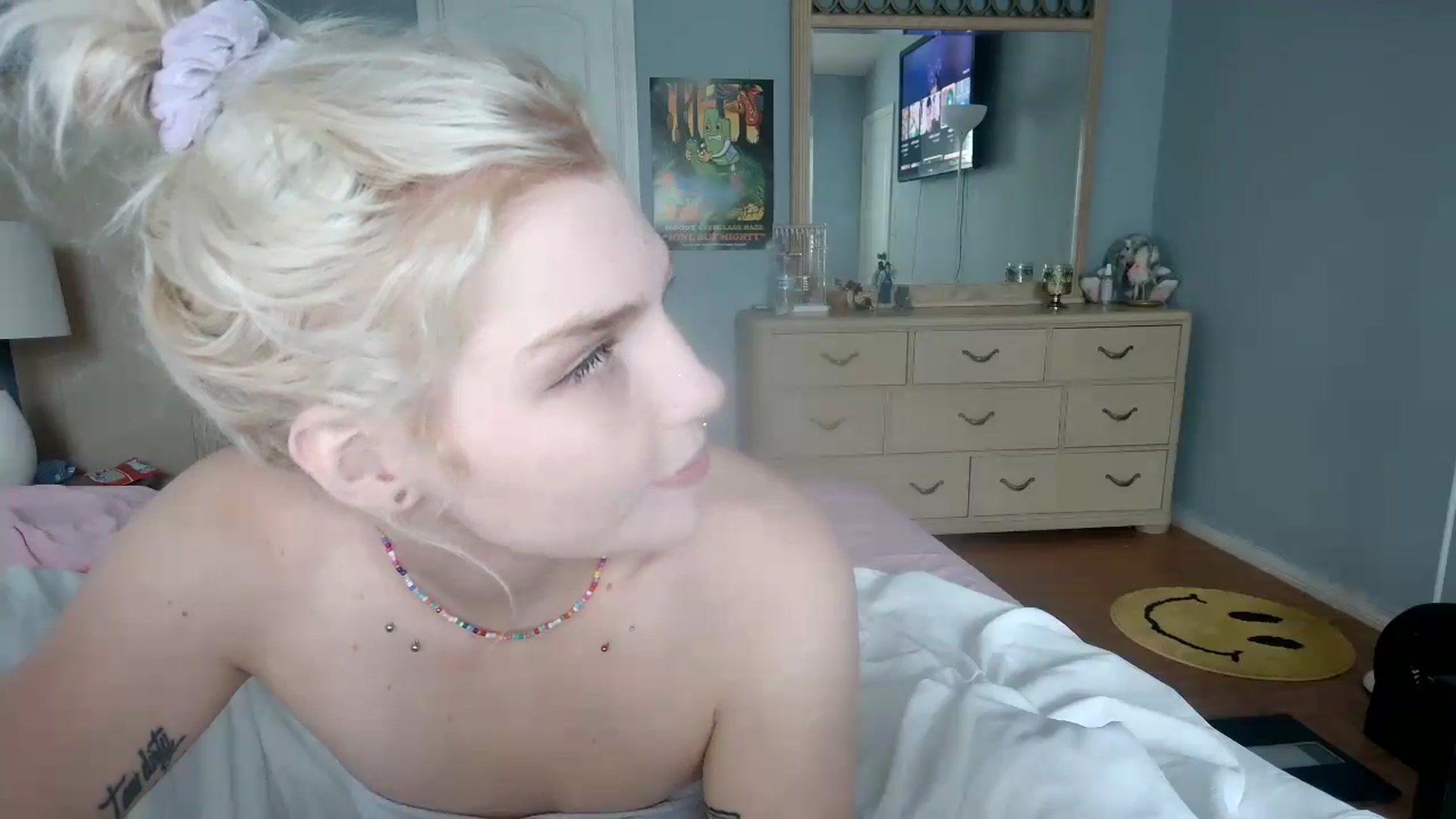 Gallery image thumbnail from DuckChan0's myfreecams stream on, 06/17/2024, 18:27 image 15 of 20