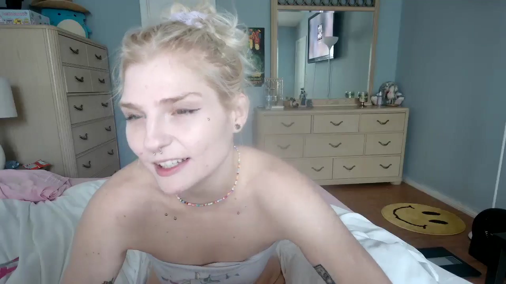 Gallery image thumbnail from DuckChan0's myfreecams stream on, 06/17/2024, 18:27 image 16 of 20