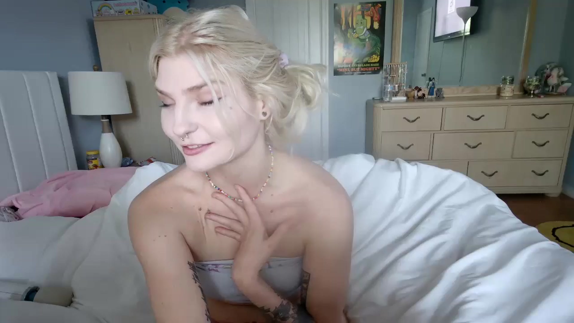Gallery image thumbnail from DuckChan0's myfreecams stream on, 06/17/2024, 22:48 image 13 of 20