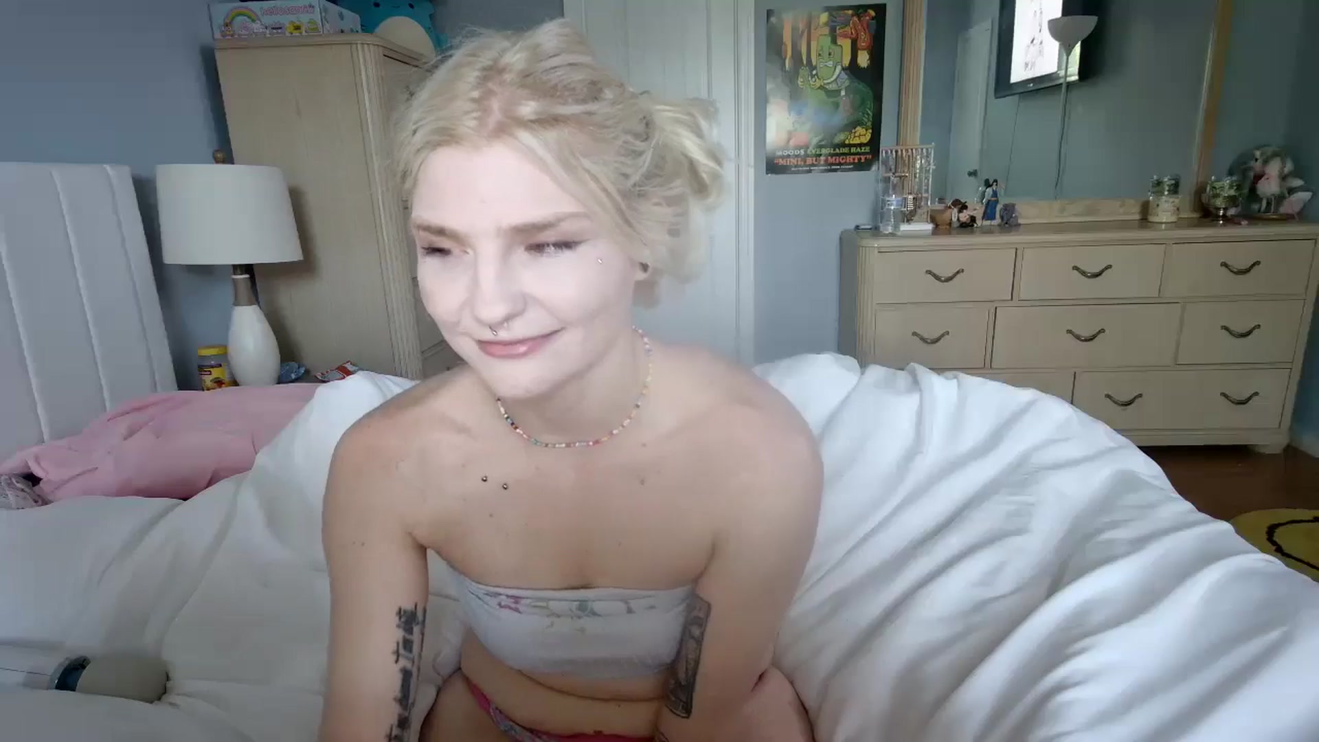 Gallery image thumbnail from DuckChan0's myfreecams stream on, 06/17/2024, 22:48 image 9 of 20