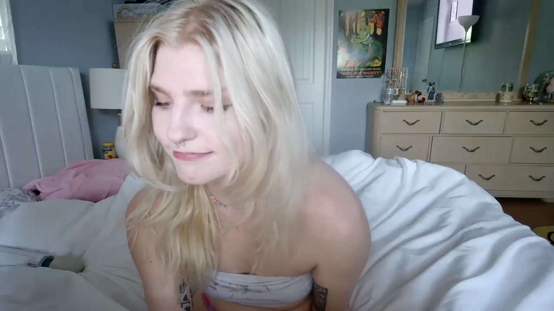 Gallery image thumbnail from DuckChan0's myfreecams stream on, 06/17/2024, 22:48 image 4 of 20
