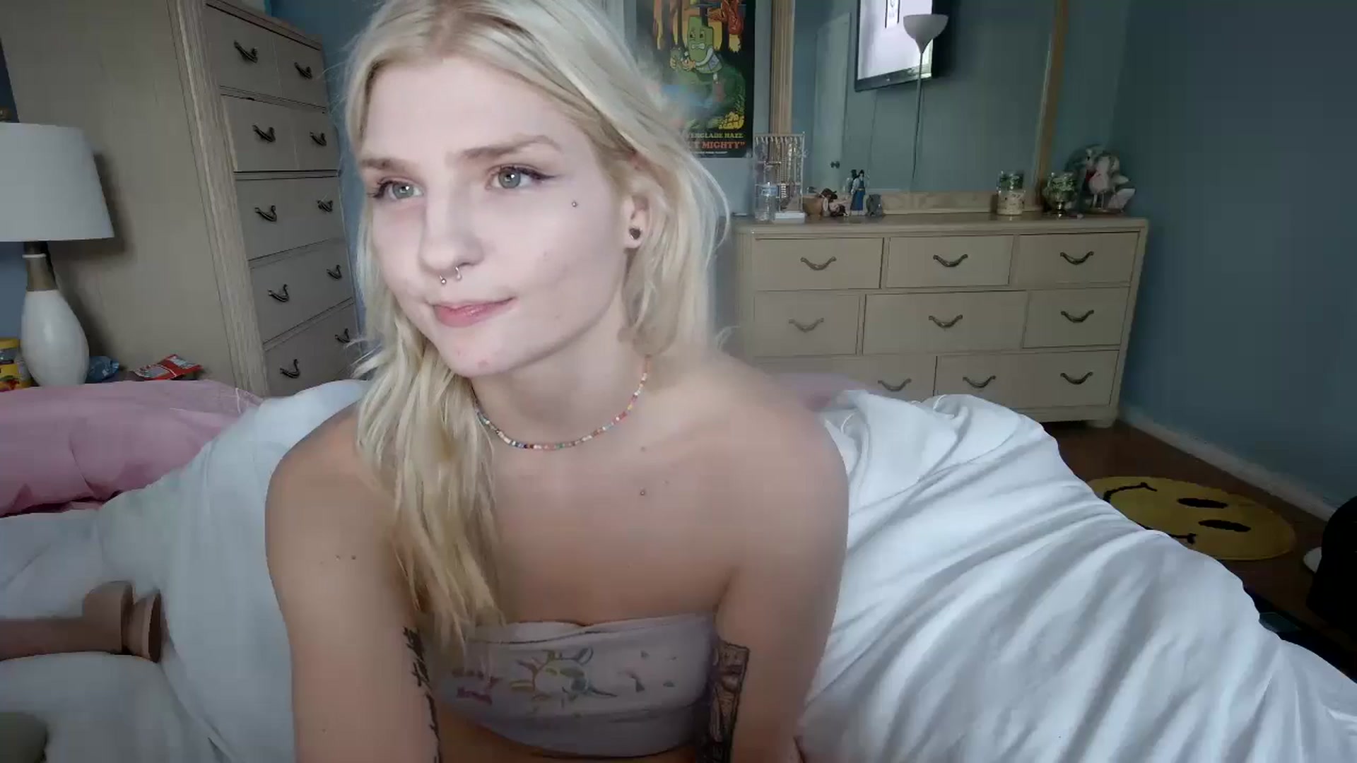 Gallery image thumbnail from DuckChan0's myfreecams stream on, 06/17/2024, 23:53 image 6 of 20