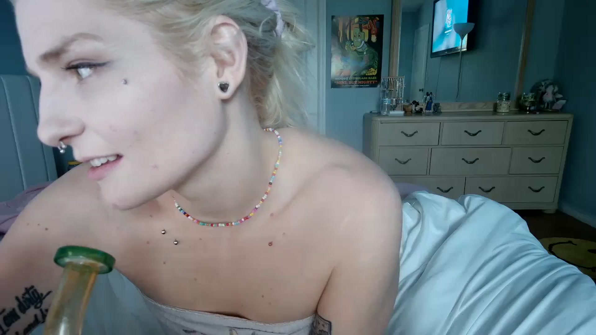 Gallery image thumbnail from DuckChan0's myfreecams stream on, 06/17/2024, 23:53 image 12 of 20
