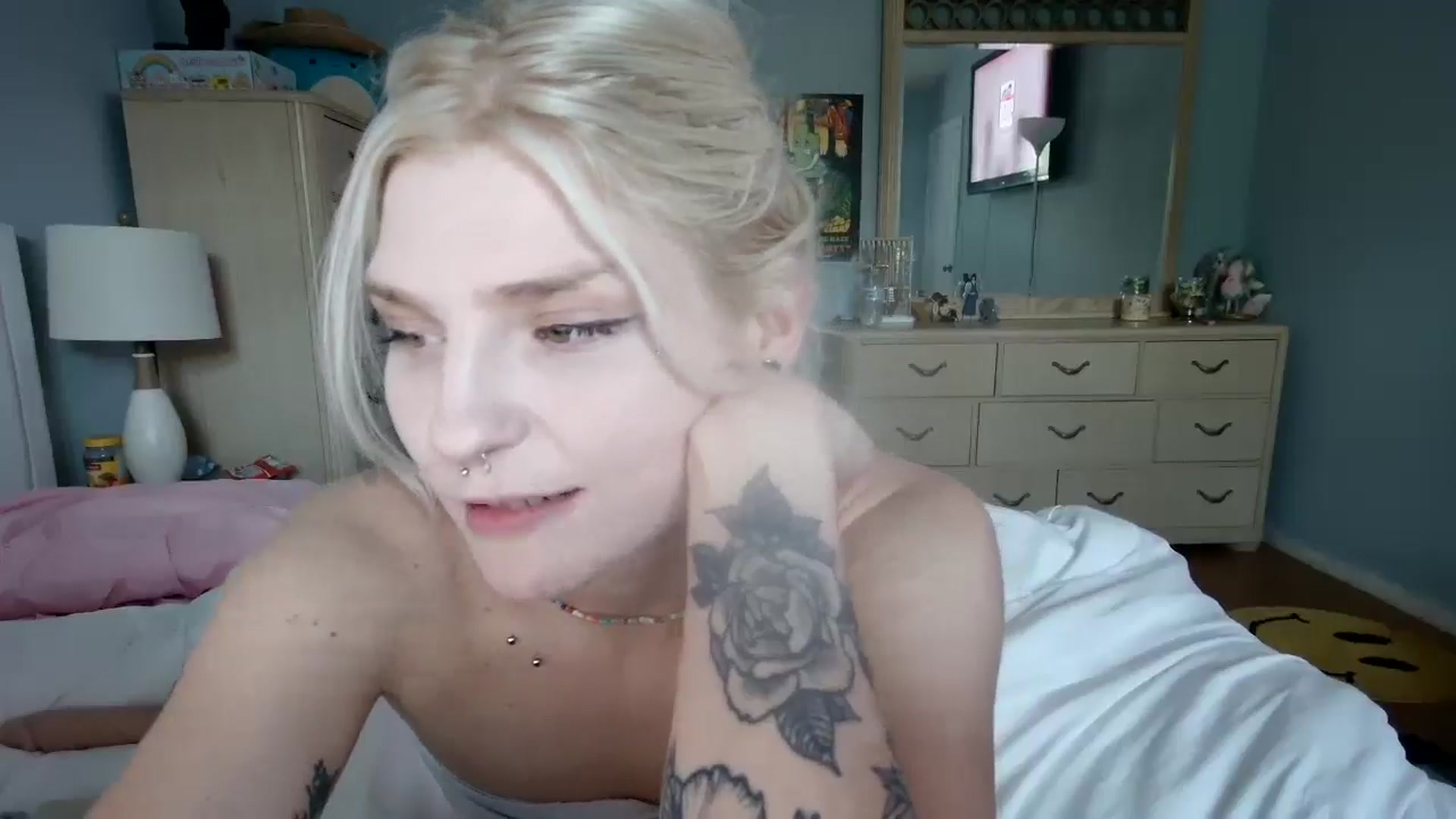 Gallery image thumbnail from DuckChan0's myfreecams stream on, 06/17/2024, 23:53 image 3 of 20