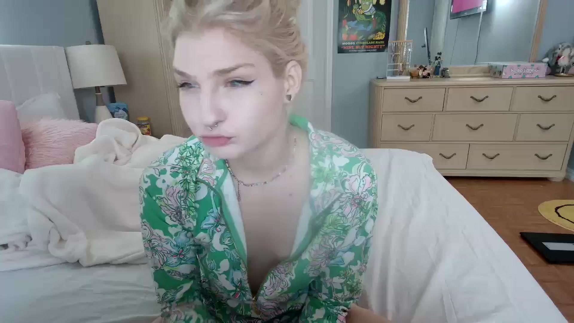 Gallery image thumbnail from DuckChan0's myfreecams stream on, 06/19/2024, 13:31 image 9 of 20