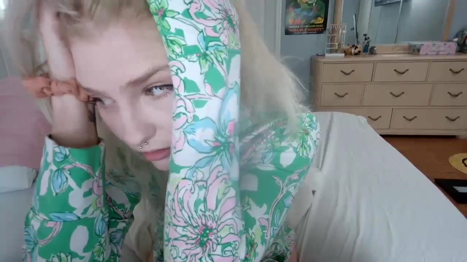 Gallery image thumbnail from DuckChan0's myfreecams stream on, 06/19/2024, 13:31 image 19 of 20