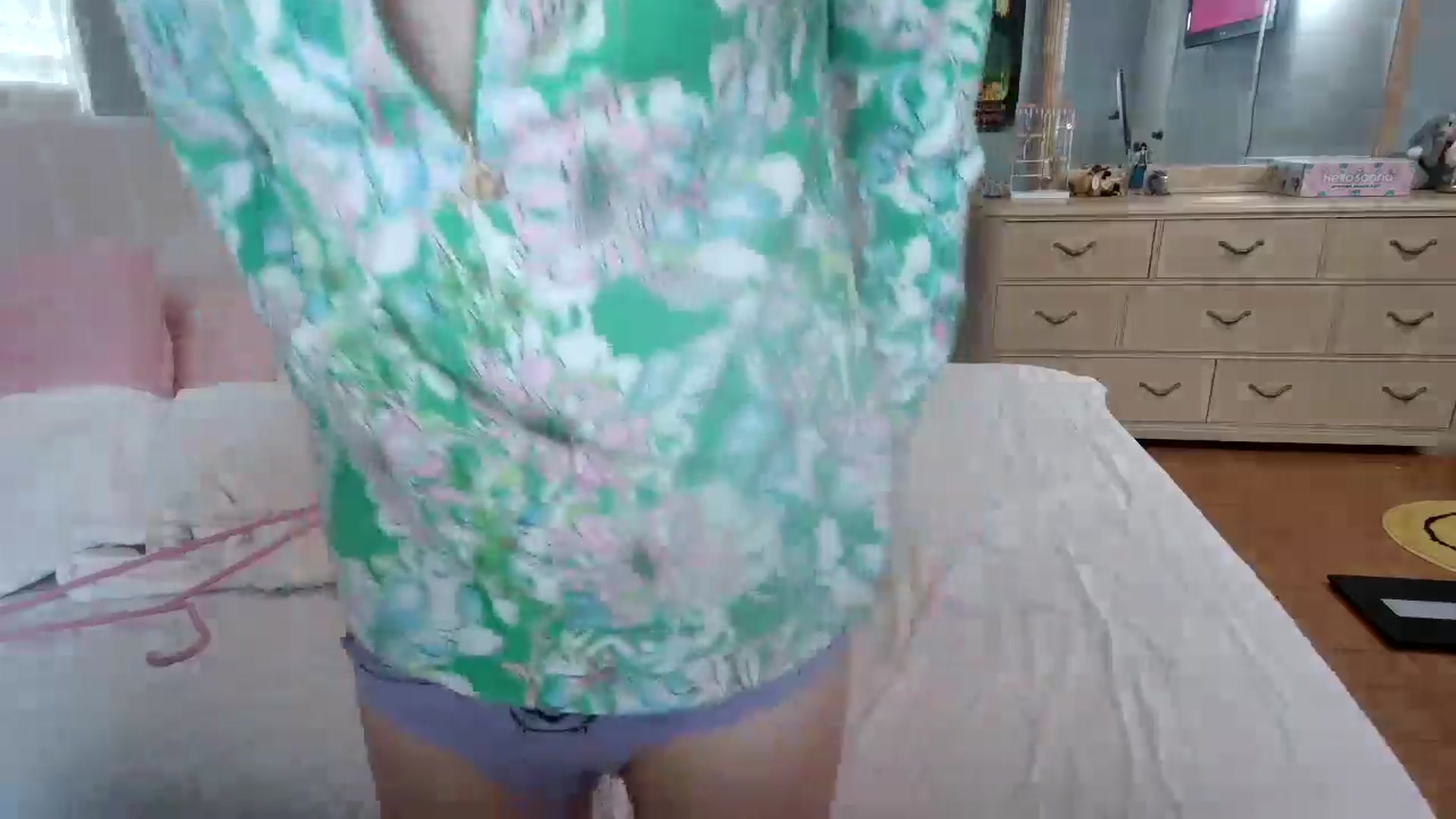 Gallery image thumbnail from DuckChan0's myfreecams stream on, 06/19/2024, 13:31 image 7 of 20