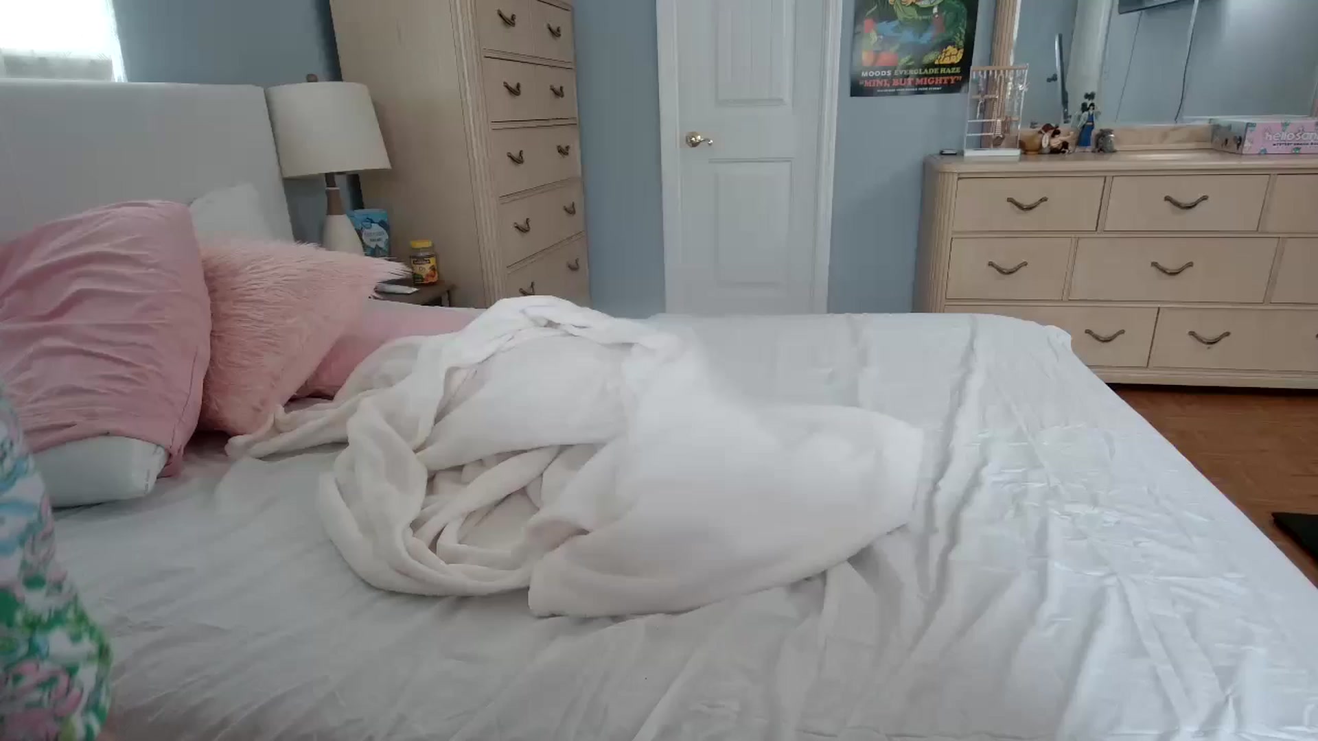 Gallery image thumbnail from DuckChan0's myfreecams stream on, 06/19/2024, 13:31 image 12 of 20