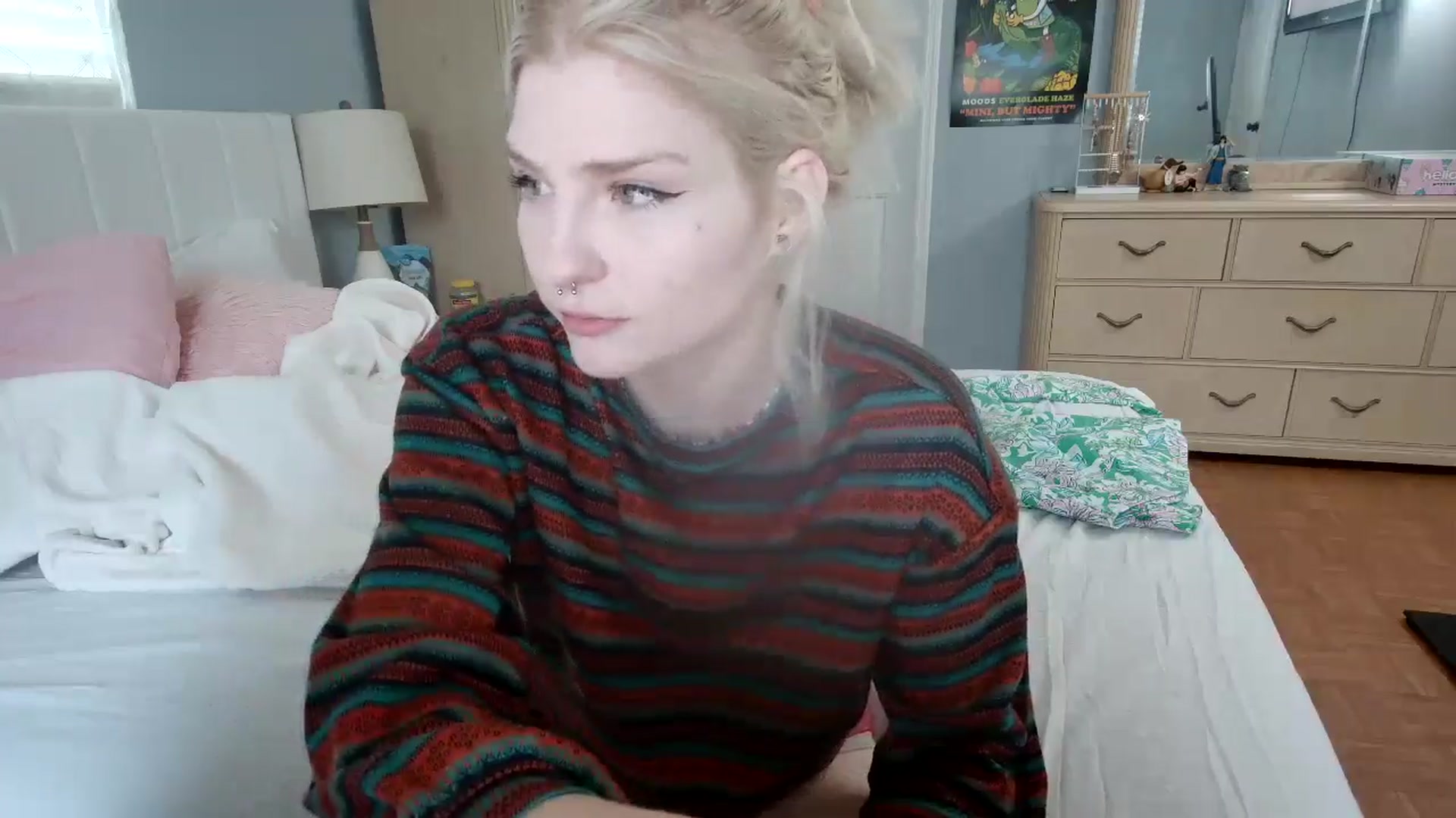 Gallery image thumbnail from DuckChan0's myfreecams stream on, 06/19/2024, 13:31 image 5 of 20