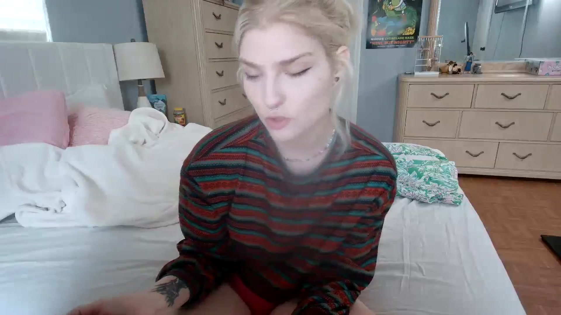 Gallery image thumbnail from DuckChan0's myfreecams stream on, 06/19/2024, 13:31 image 3 of 20