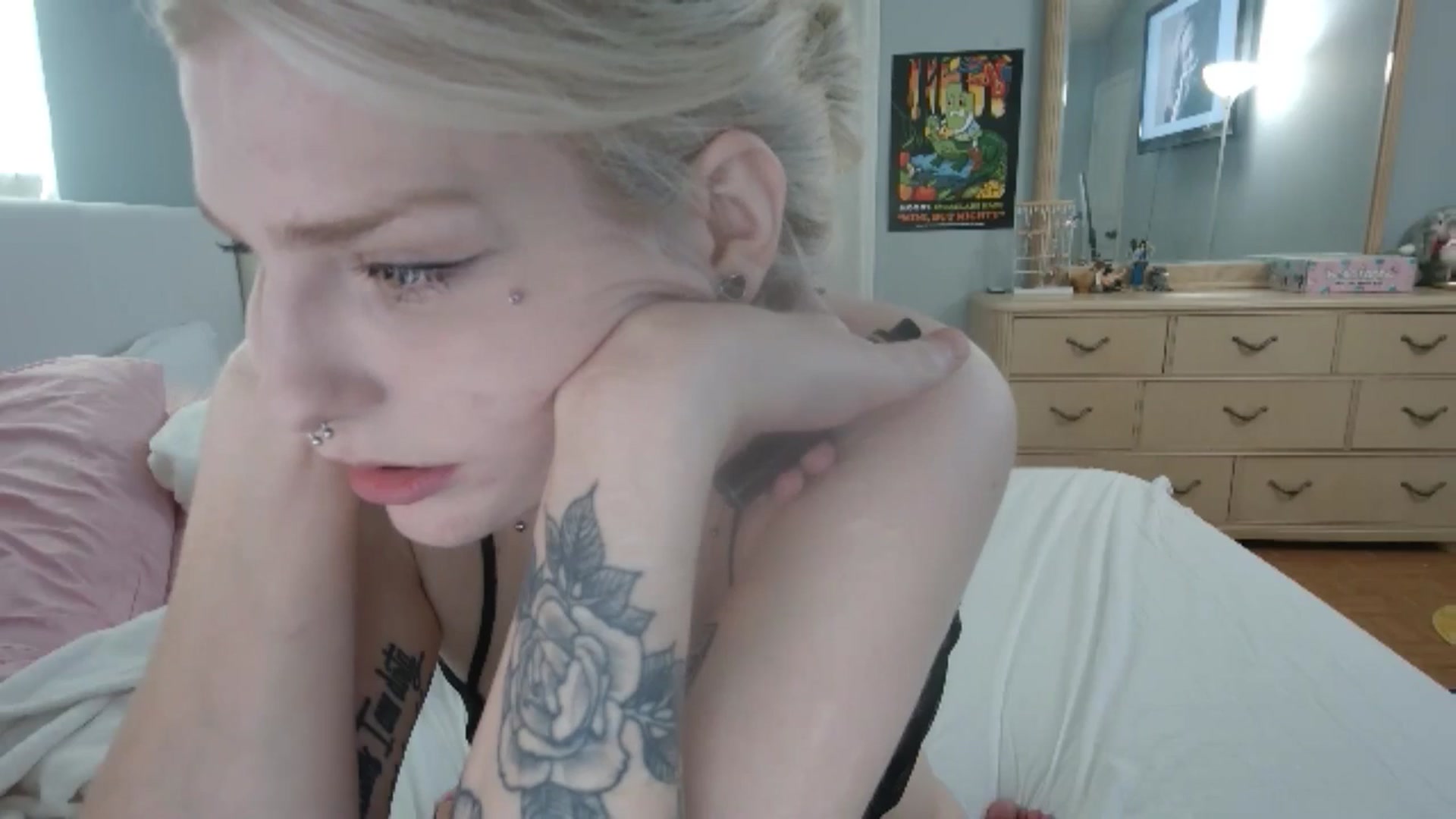 Gallery image thumbnail from DuckChan0's myfreecams stream on, 06/19/2024, 15:10 image 9 of 20