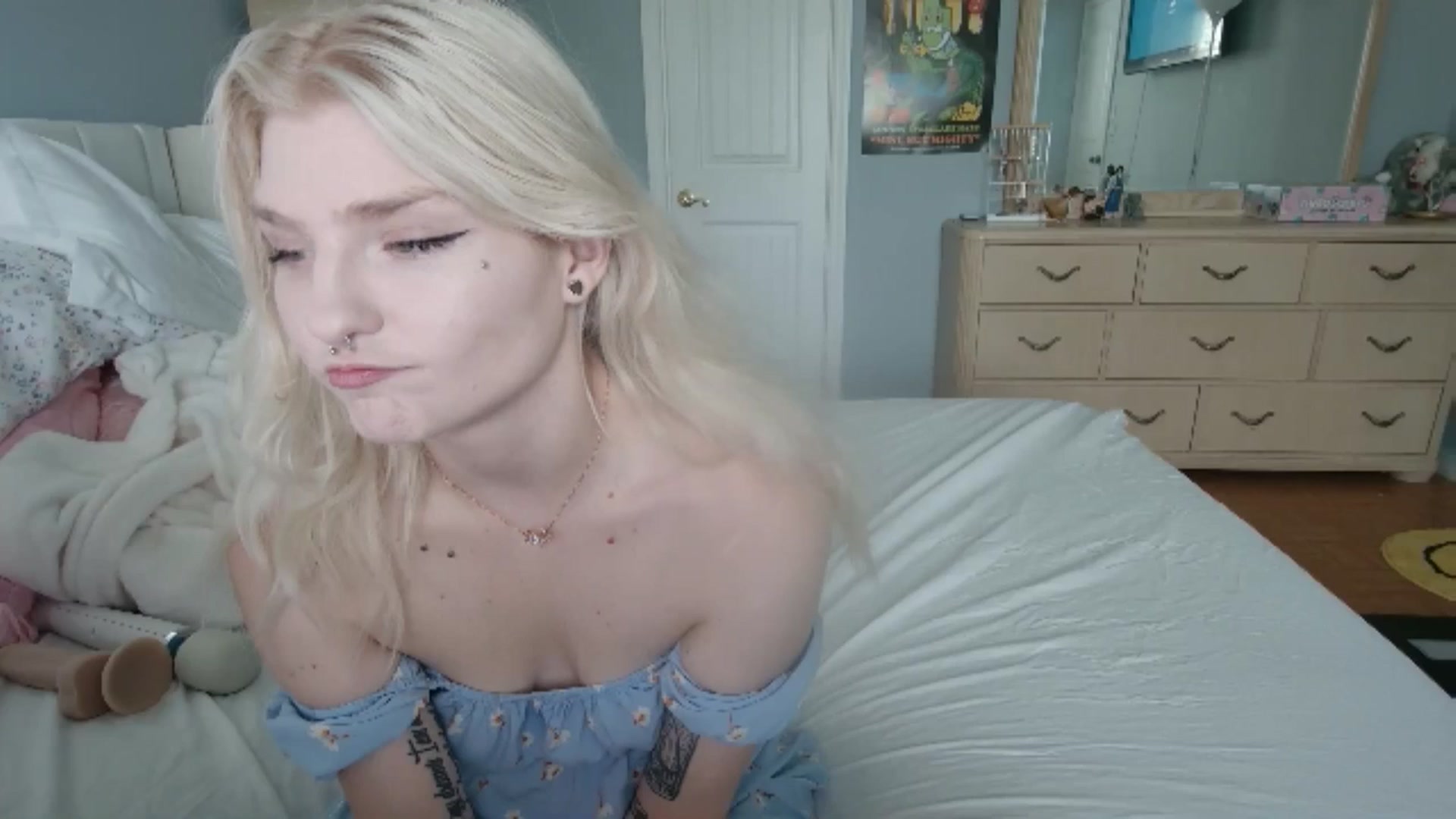 Gallery image thumbnail from DuckChan0's myfreecams stream on, 06/19/2024, 18:08 image 4 of 20