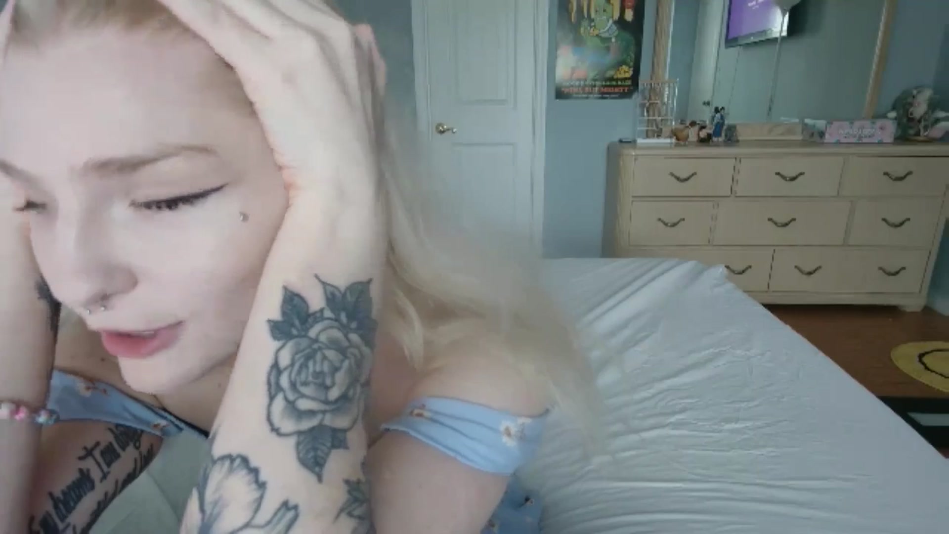 Gallery image thumbnail from DuckChan0's myfreecams stream on, 06/19/2024, 18:08 image 3 of 20