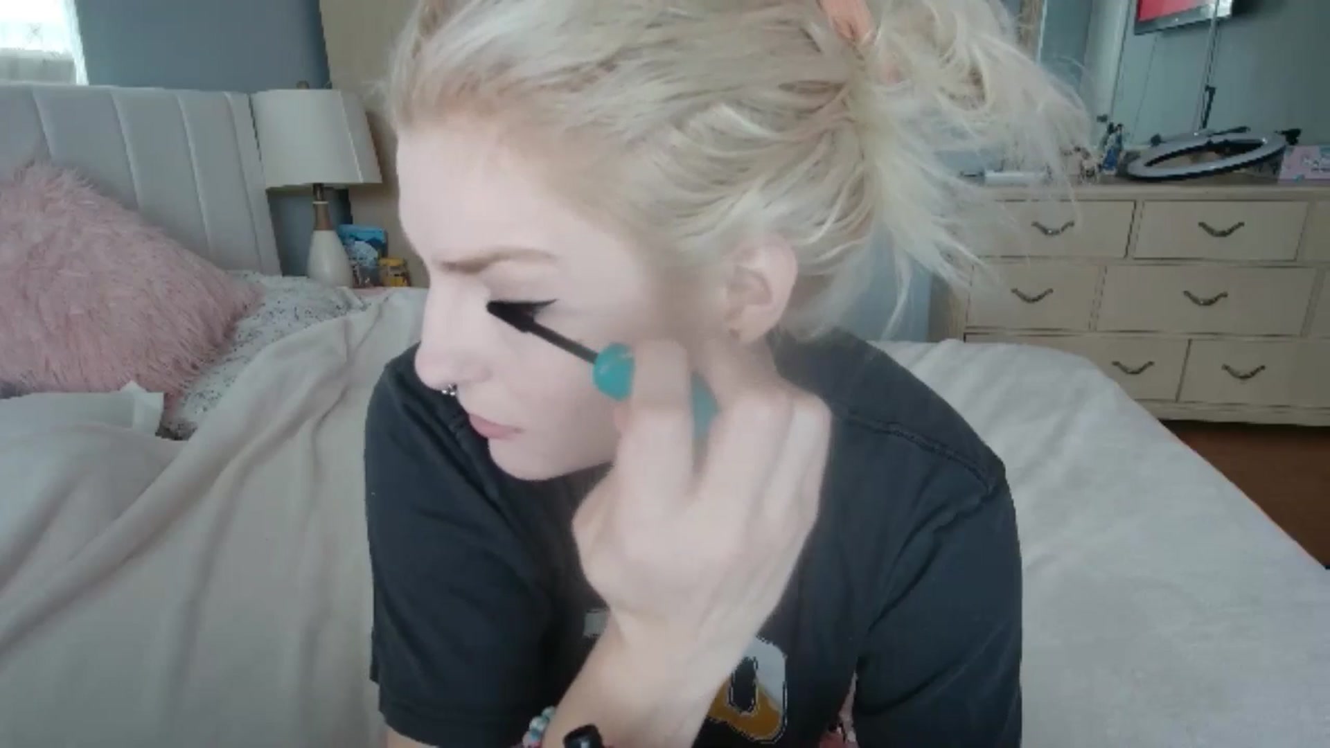 Gallery image thumbnail from DuckChan0's myfreecams stream on, 06/20/2024, 14:35 image 5 of 20