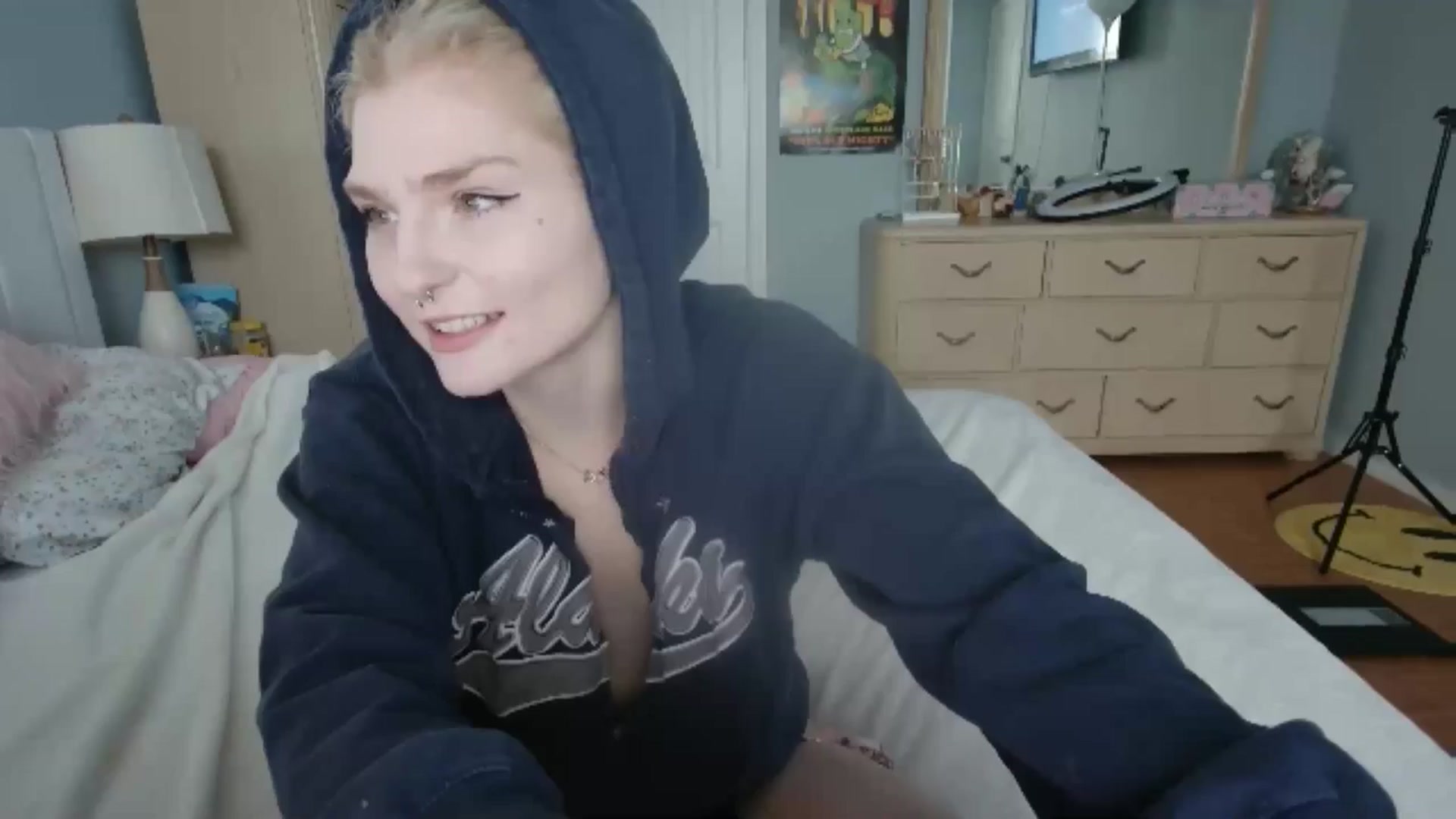 Gallery image thumbnail from DuckChan0's myfreecams stream on, 06/20/2024, 14:35 image 17 of 20