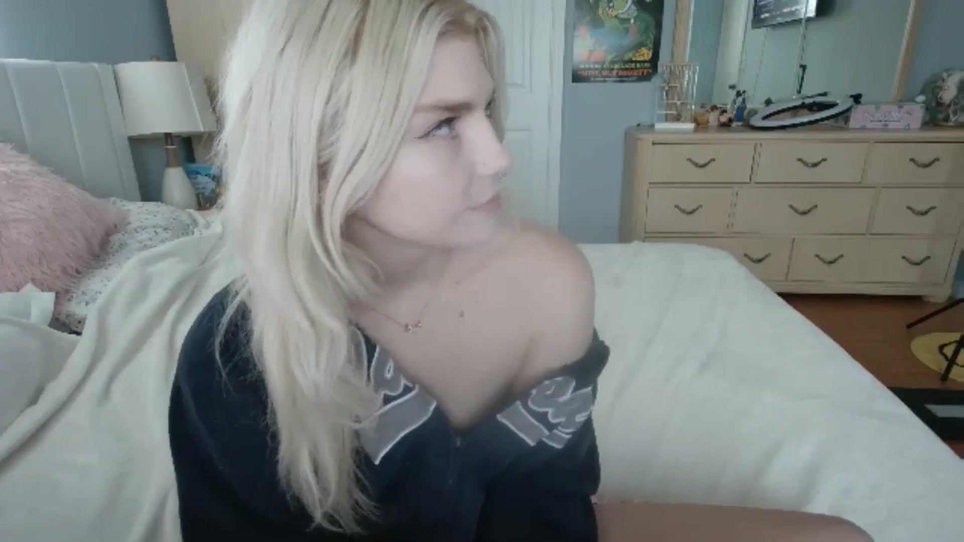 Gallery image thumbnail from DuckChan0's myfreecams stream on, 06/20/2024, 14:35 image 8 of 20