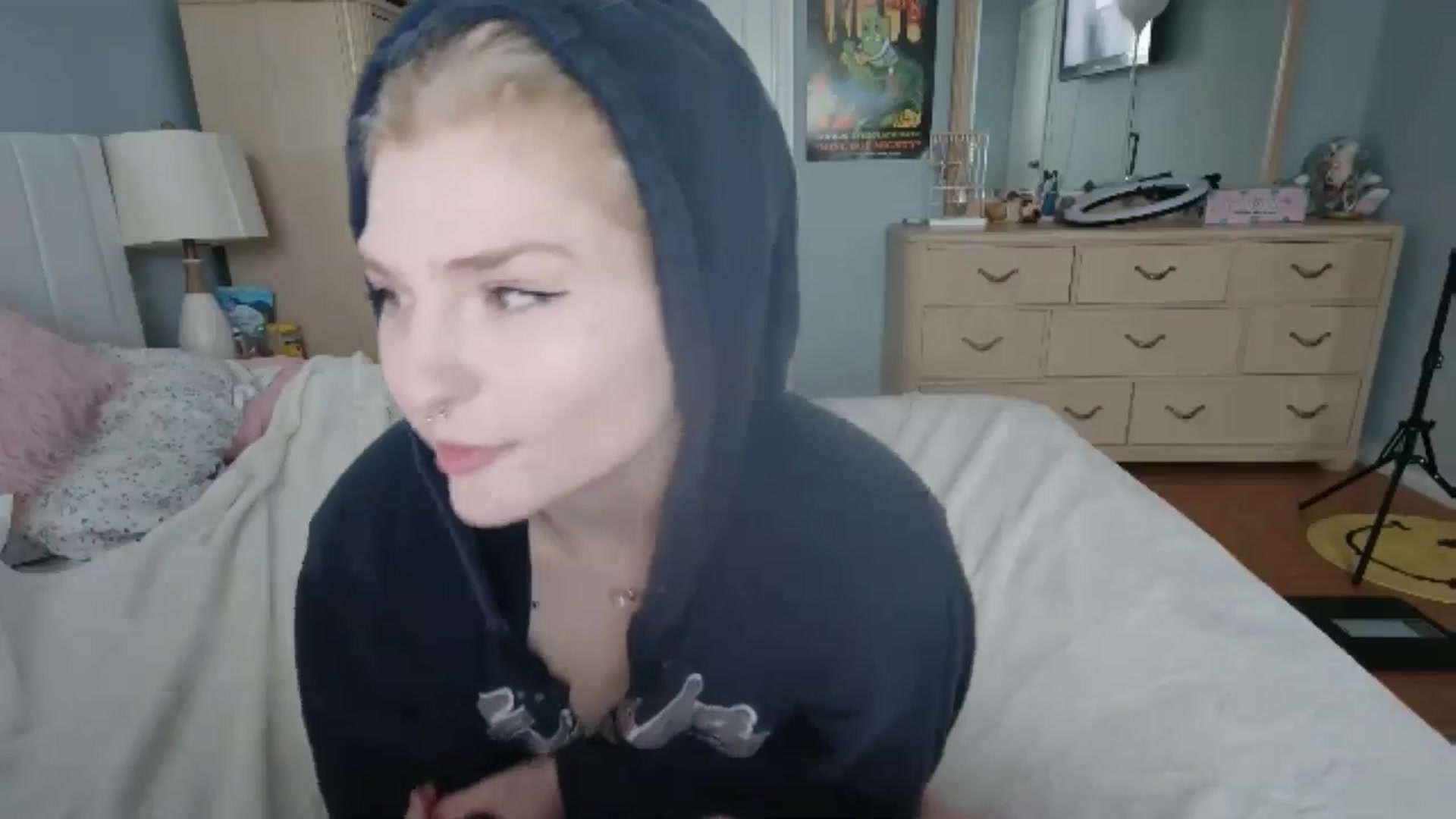 Gallery image thumbnail from DuckChan0's myfreecams stream on, 06/20/2024, 14:35 image 15 of 20