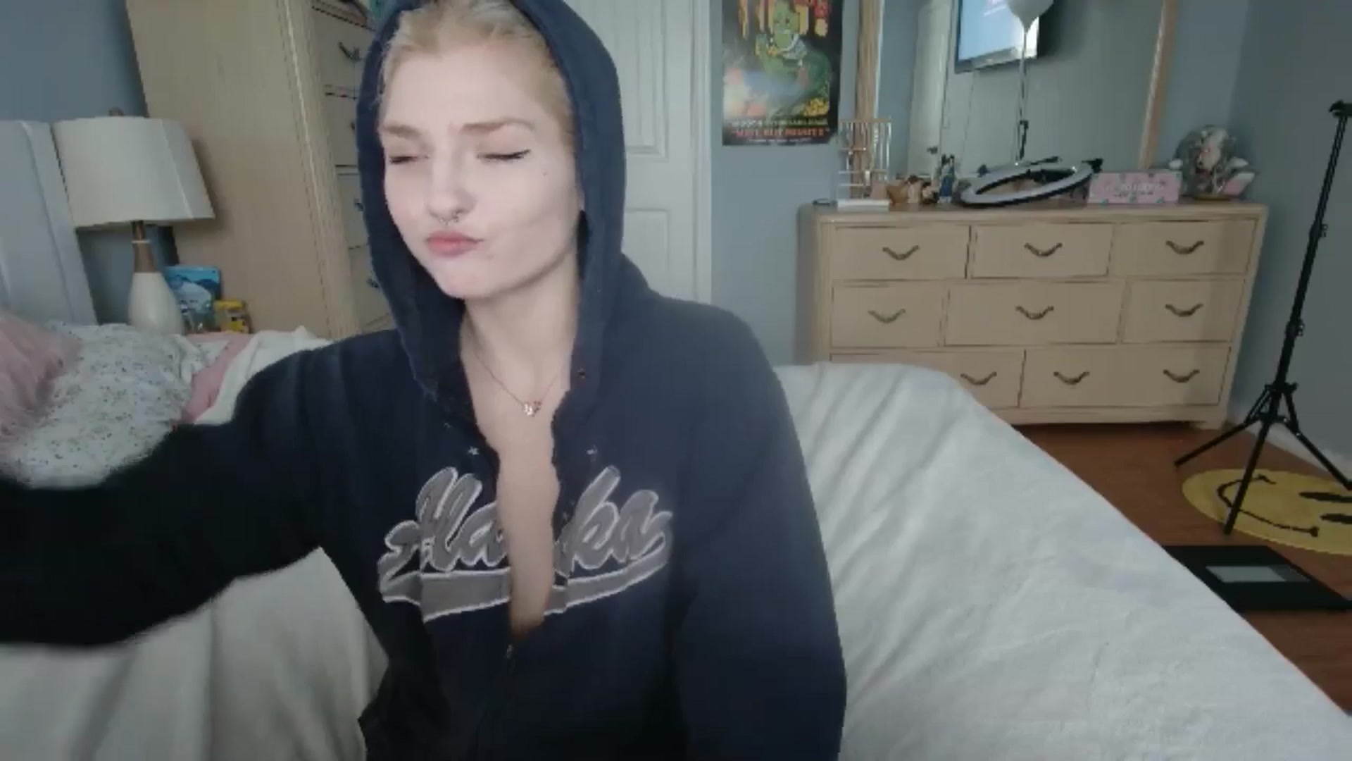 Gallery image thumbnail from DuckChan0's myfreecams stream on, 06/20/2024, 14:35 image 18 of 20
