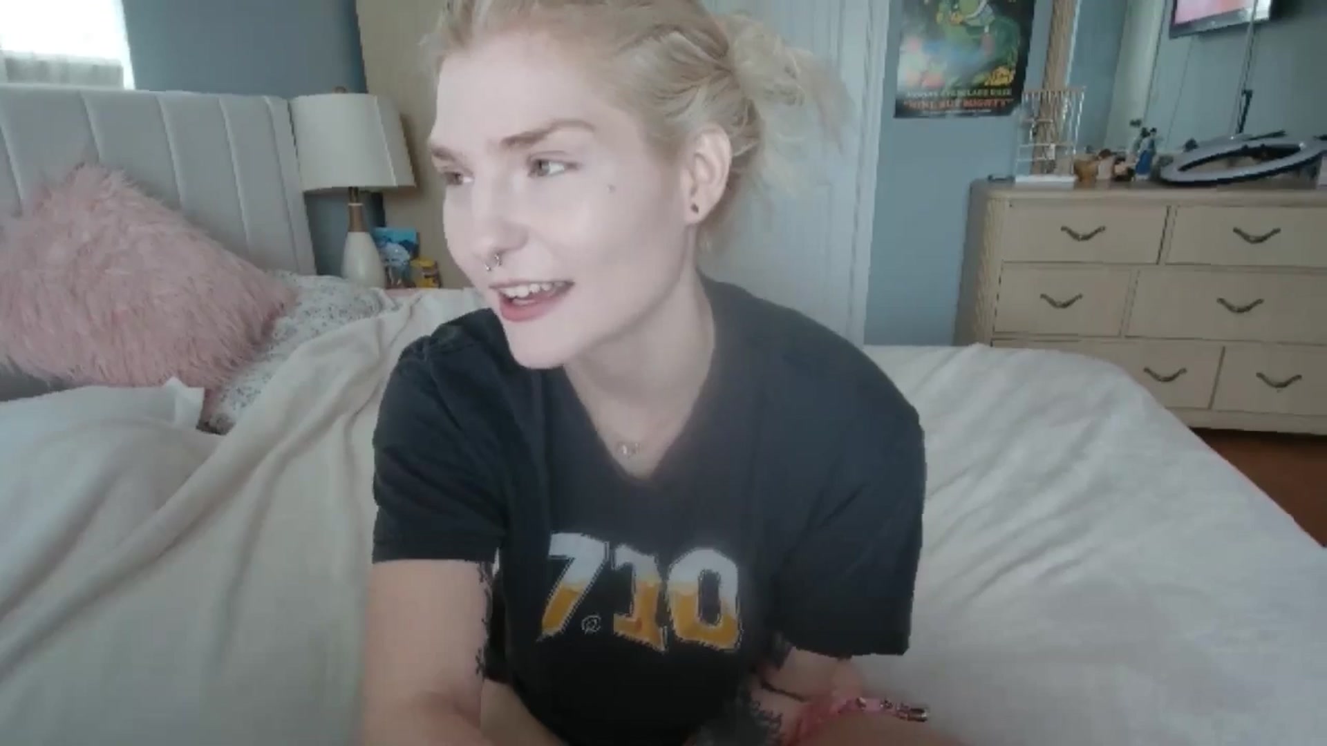 Gallery image thumbnail from DuckChan0's myfreecams stream on, 06/20/2024, 14:35 image 3 of 20
