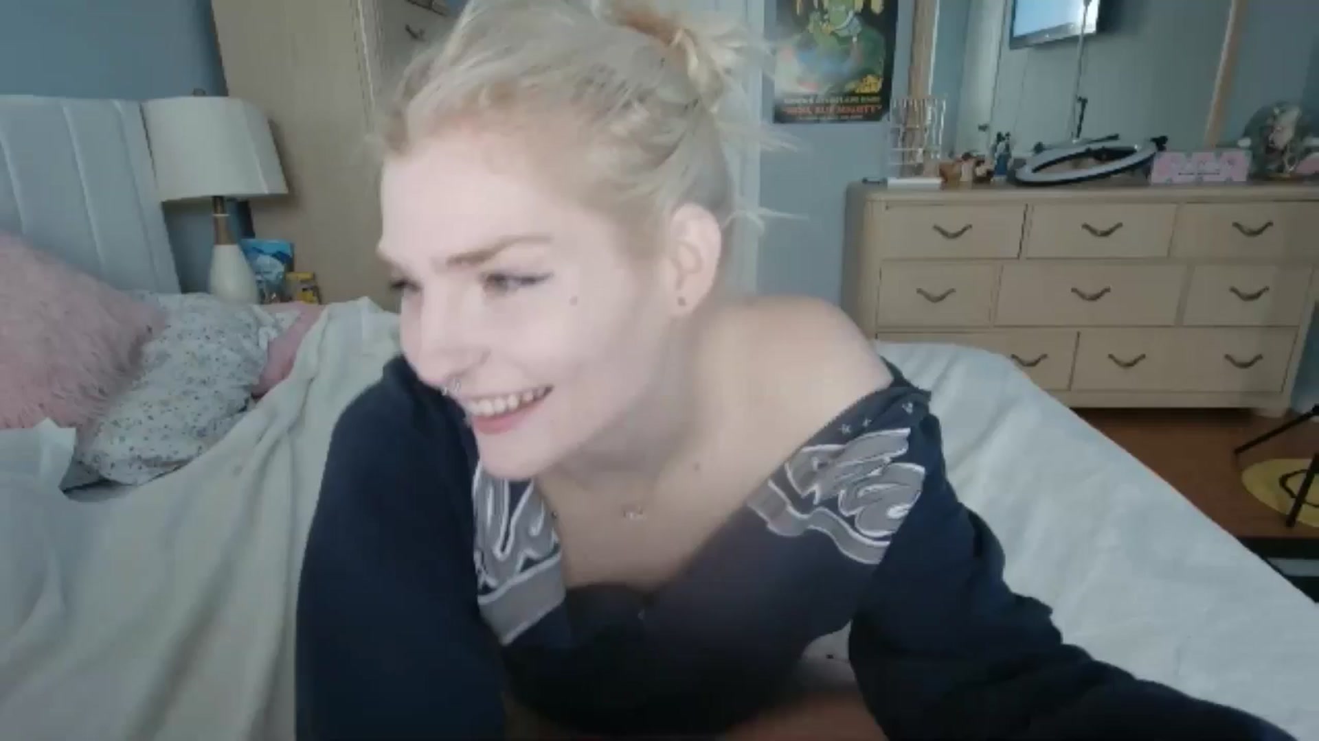 Gallery image thumbnail from DuckChan0's myfreecams stream on, 06/20/2024, 14:35 image 19 of 20