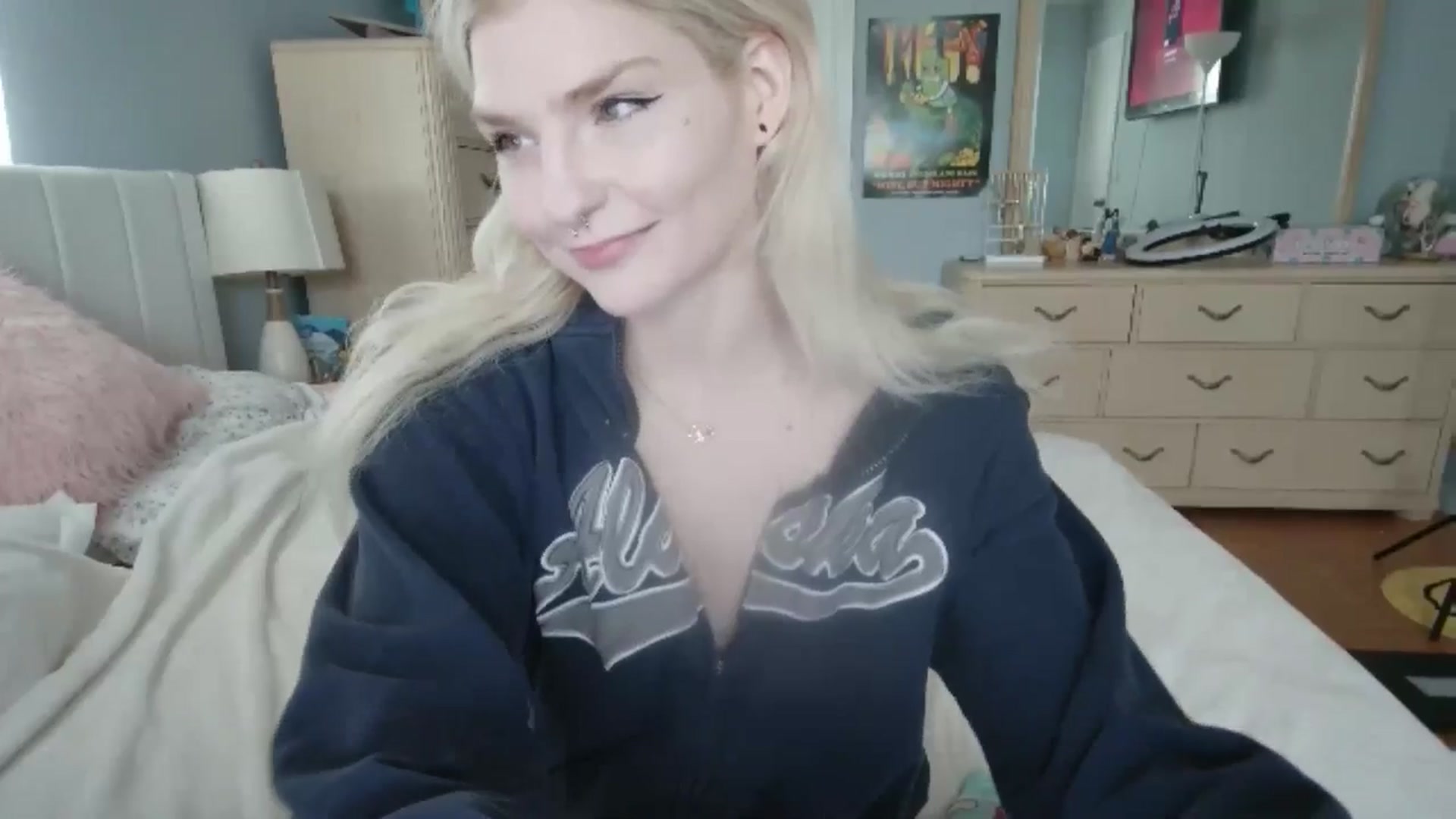 Gallery image thumbnail from DuckChan0's myfreecams stream on, 06/20/2024, 14:35 image 7 of 20