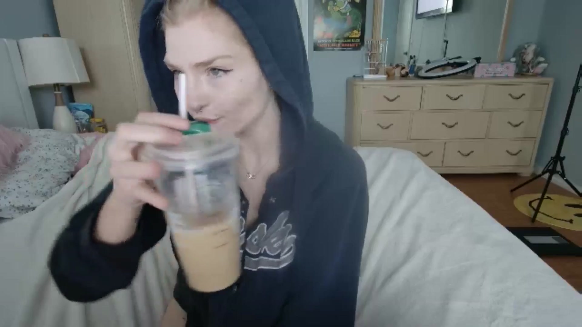 Gallery image thumbnail from DuckChan0's myfreecams stream on, 06/20/2024, 14:35 image 14 of 20