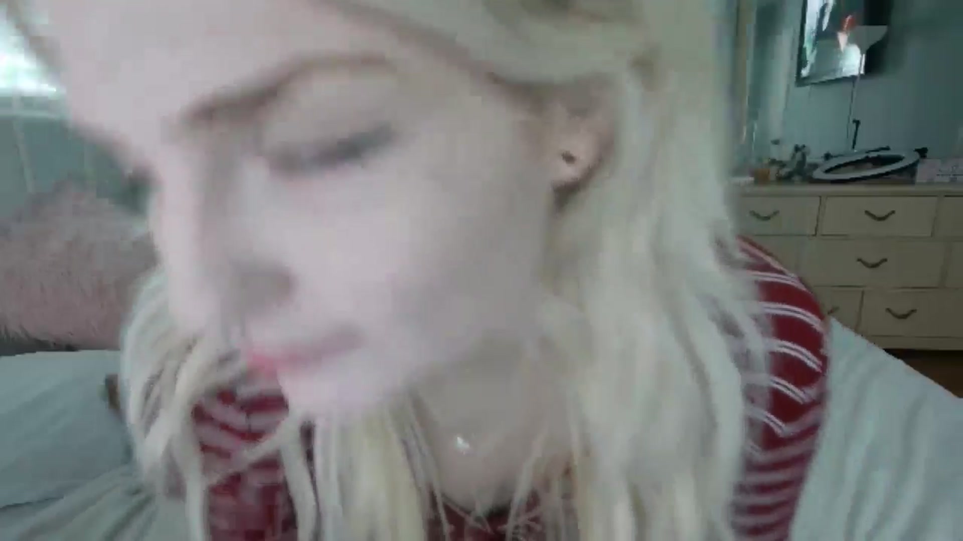 Gallery image thumbnail from DuckChan0's myfreecams stream on, 06/20/2024, 16:06 image 10 of 20