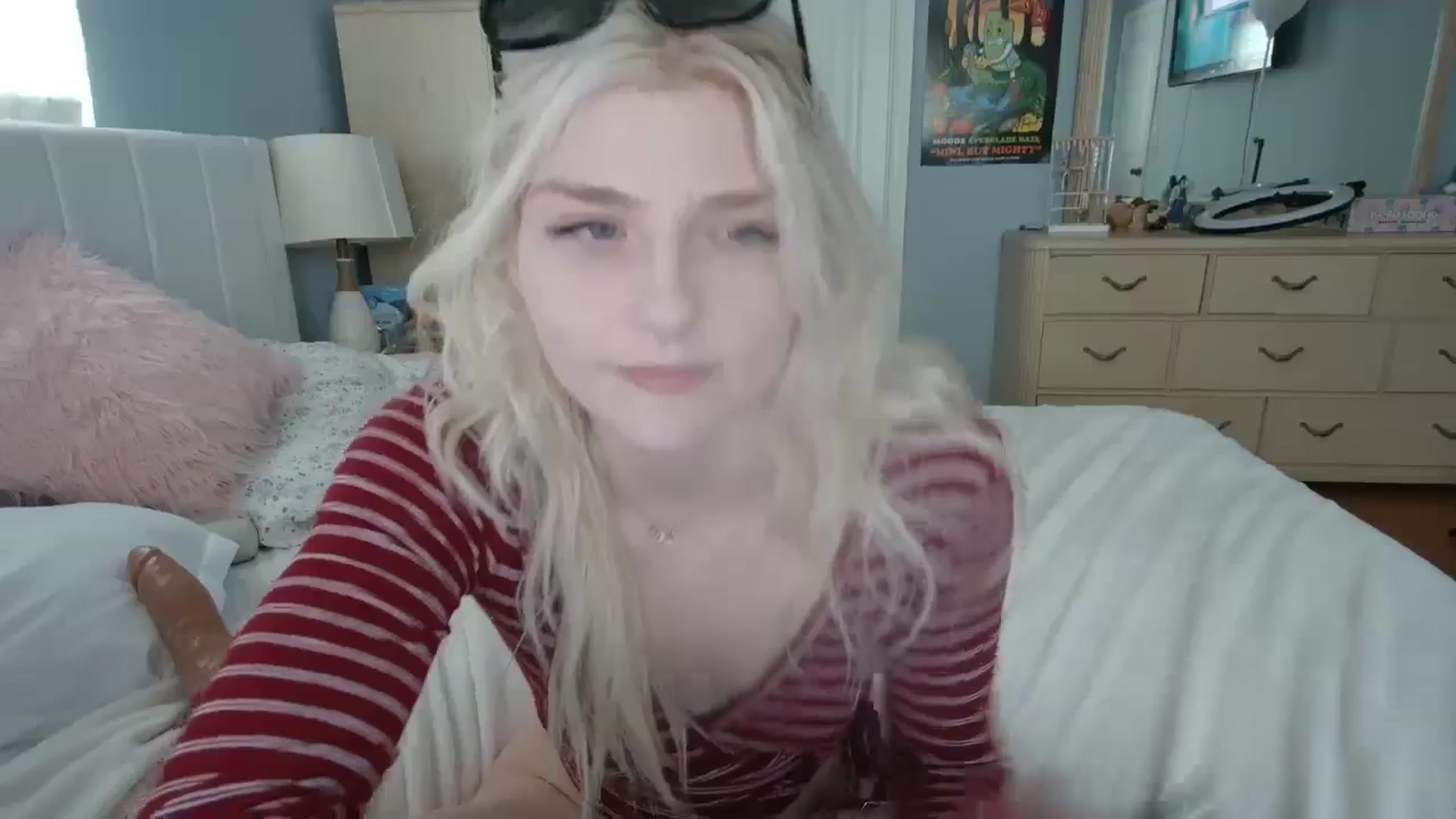 Gallery image thumbnail from DuckChan0's myfreecams stream on, 06/20/2024, 16:06 image 15 of 20
