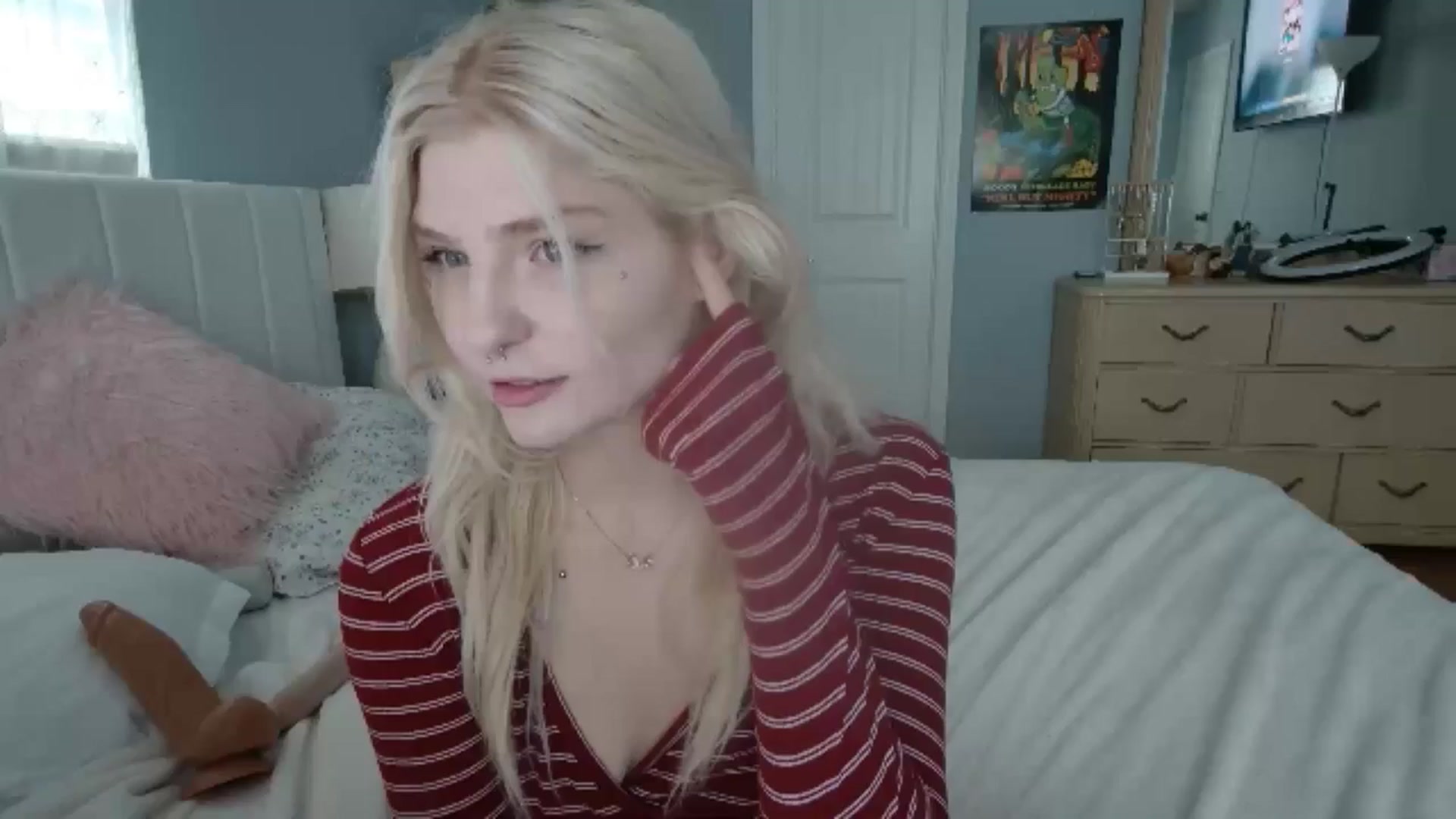 Gallery image thumbnail from DuckChan0's myfreecams stream on, 06/20/2024, 16:06 image 9 of 20