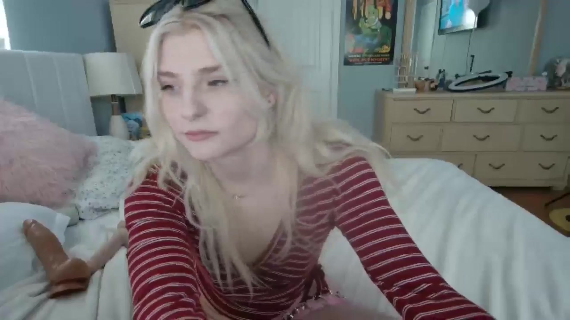Gallery image thumbnail from DuckChan0's myfreecams stream on, 06/20/2024, 16:06 image 14 of 20