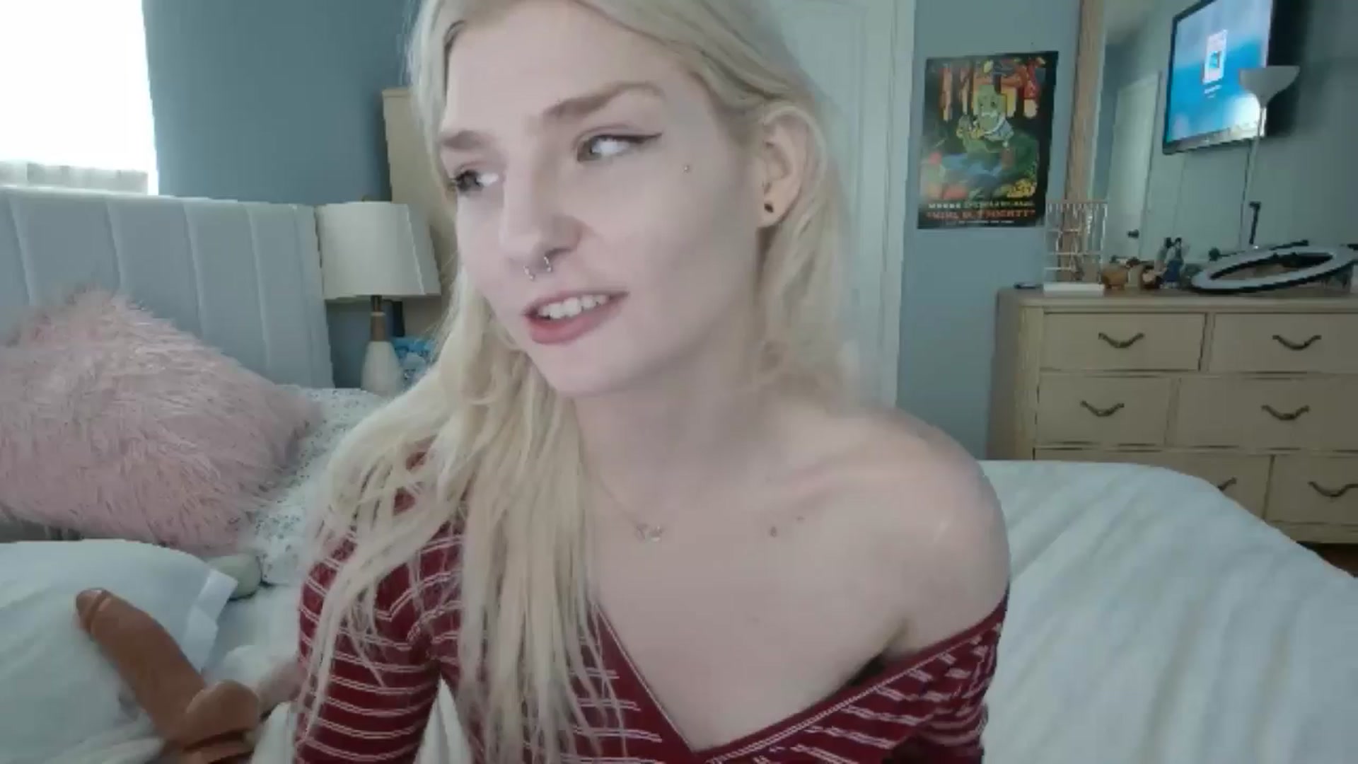 Gallery image thumbnail from DuckChan0's myfreecams stream on, 06/20/2024, 16:06 image 7 of 20