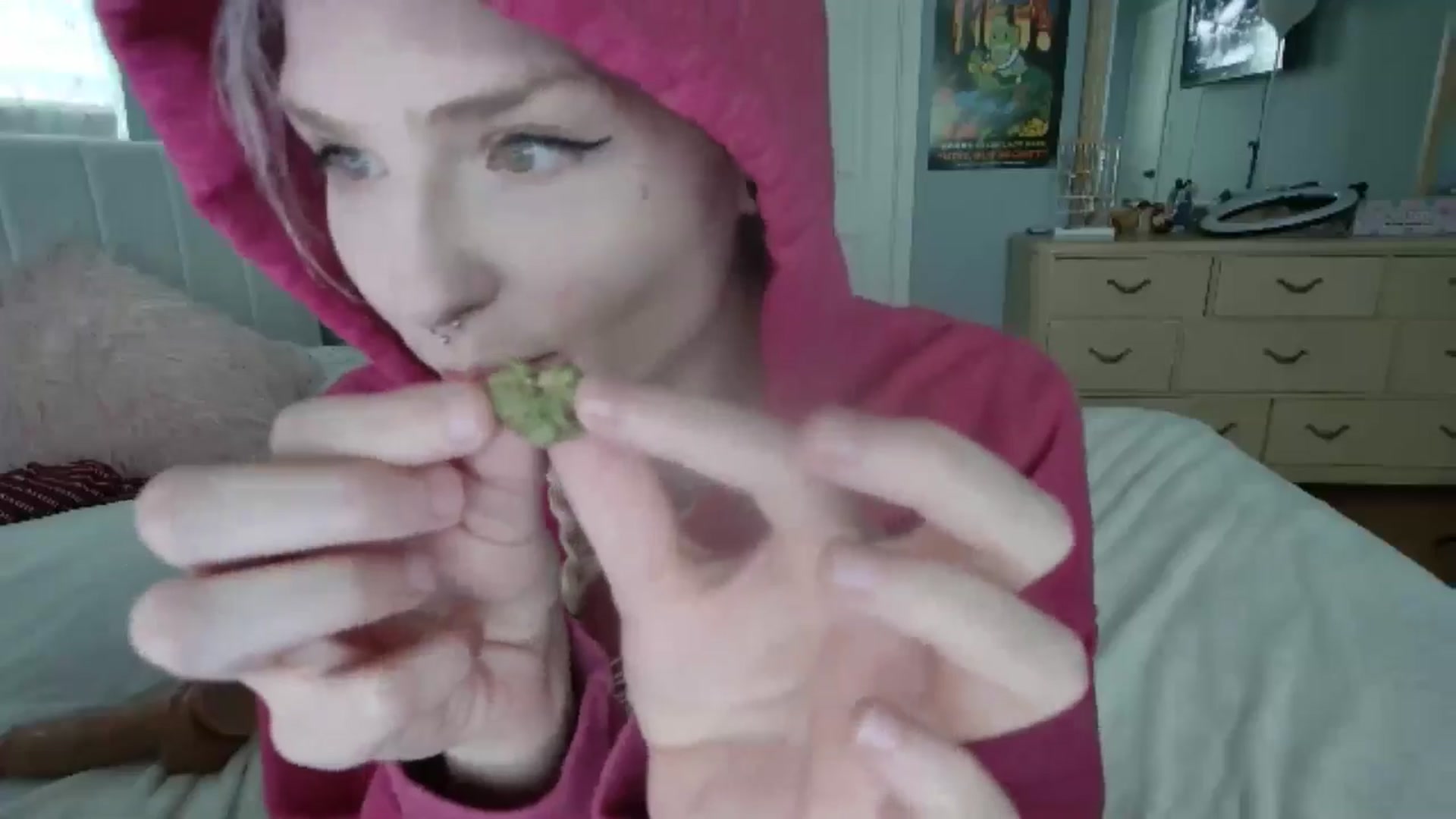 Gallery image thumbnail from DuckChan0's myfreecams stream on, 06/20/2024, 16:40 image 15 of 20