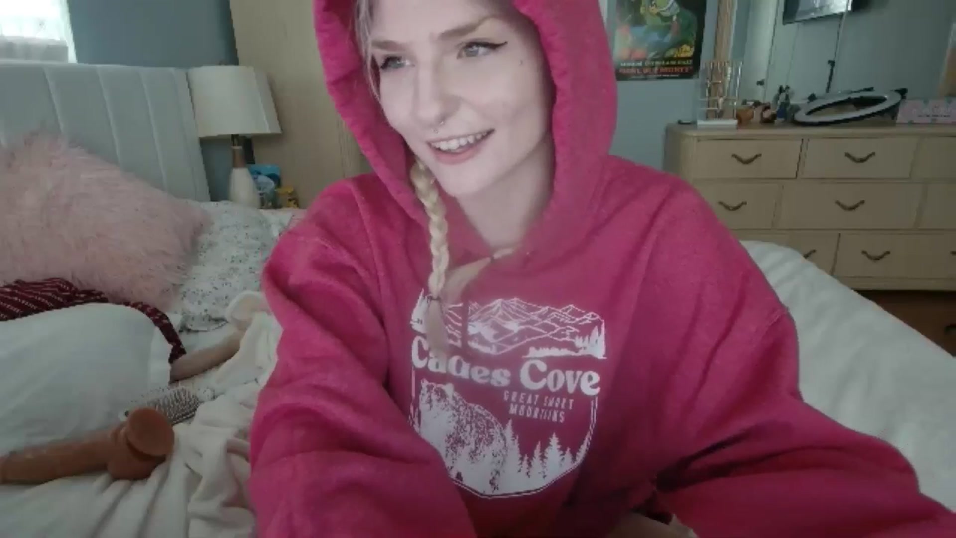 Gallery image thumbnail from DuckChan0's myfreecams stream on, 06/20/2024, 16:40 image 20 of 20