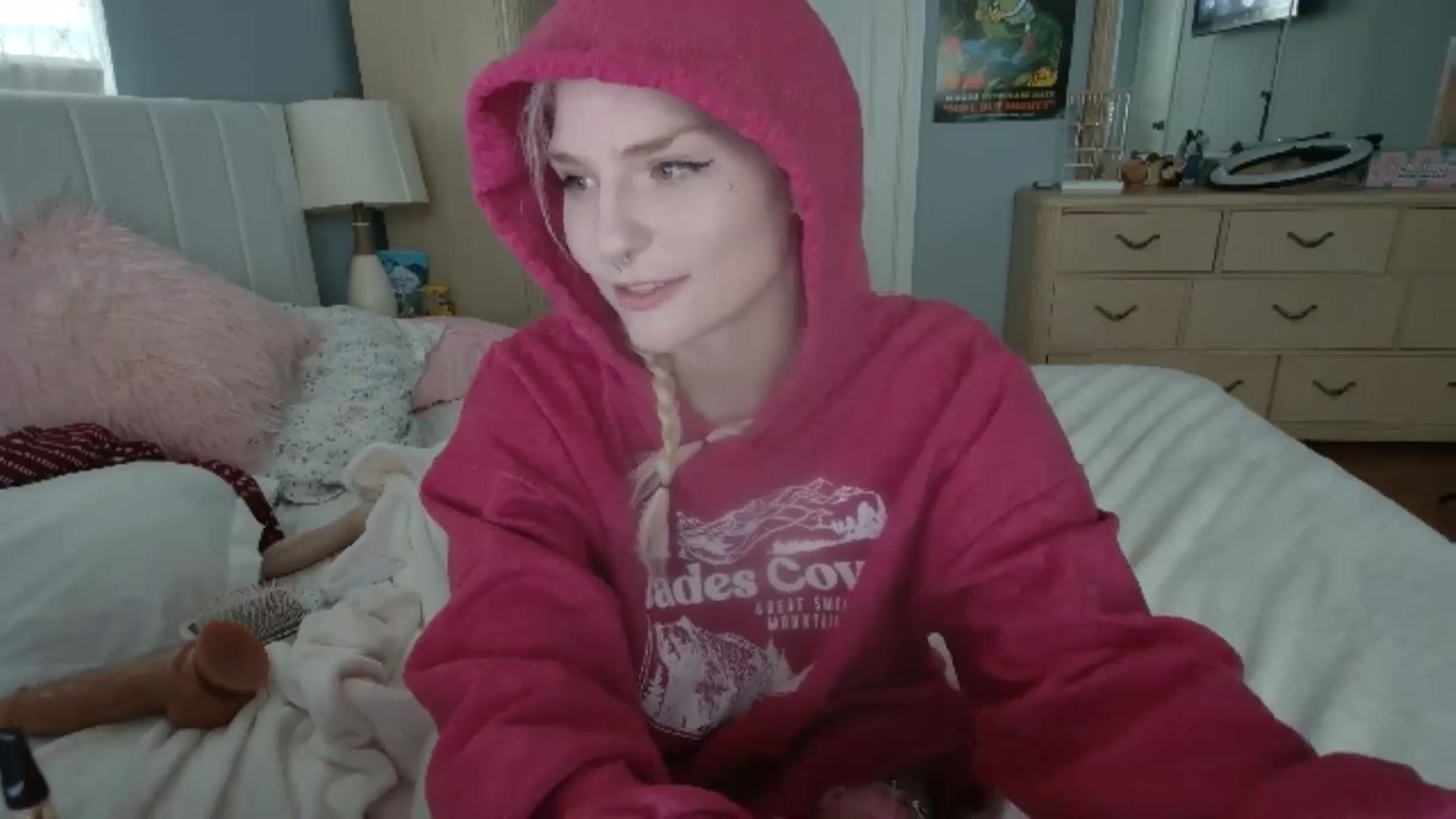 Gallery image thumbnail from DuckChan0's myfreecams stream on, 06/20/2024, 16:40 image 18 of 20