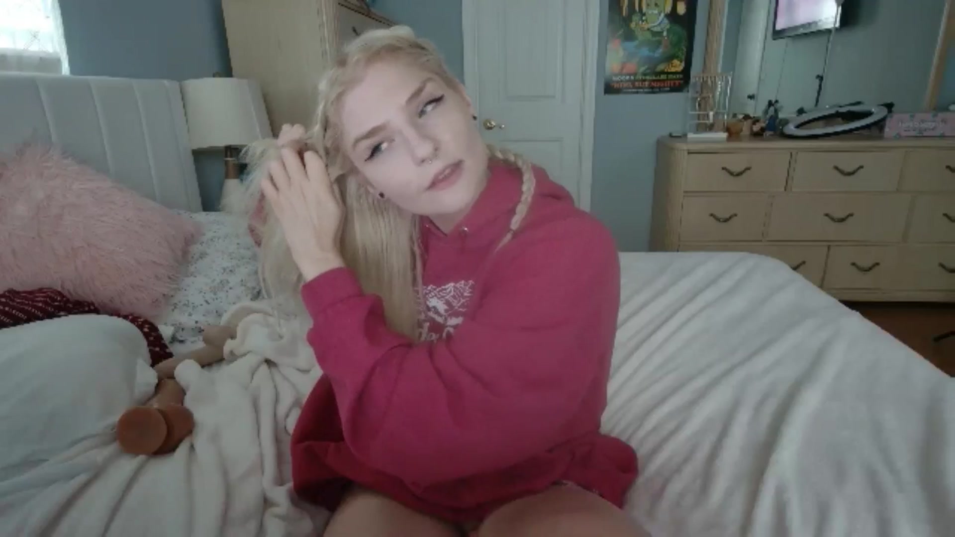 Gallery image thumbnail from DuckChan0's myfreecams stream on, 06/20/2024, 16:40 image 6 of 20