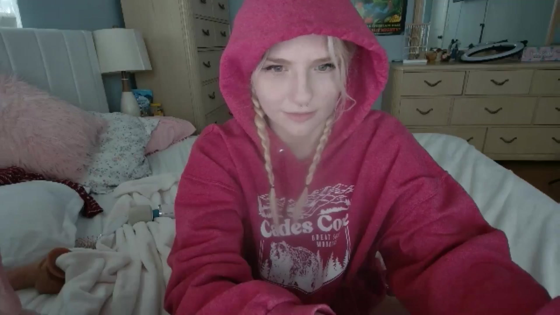 Gallery image thumbnail from DuckChan0's myfreecams stream on, 06/20/2024, 17:11 image 9 of 20
