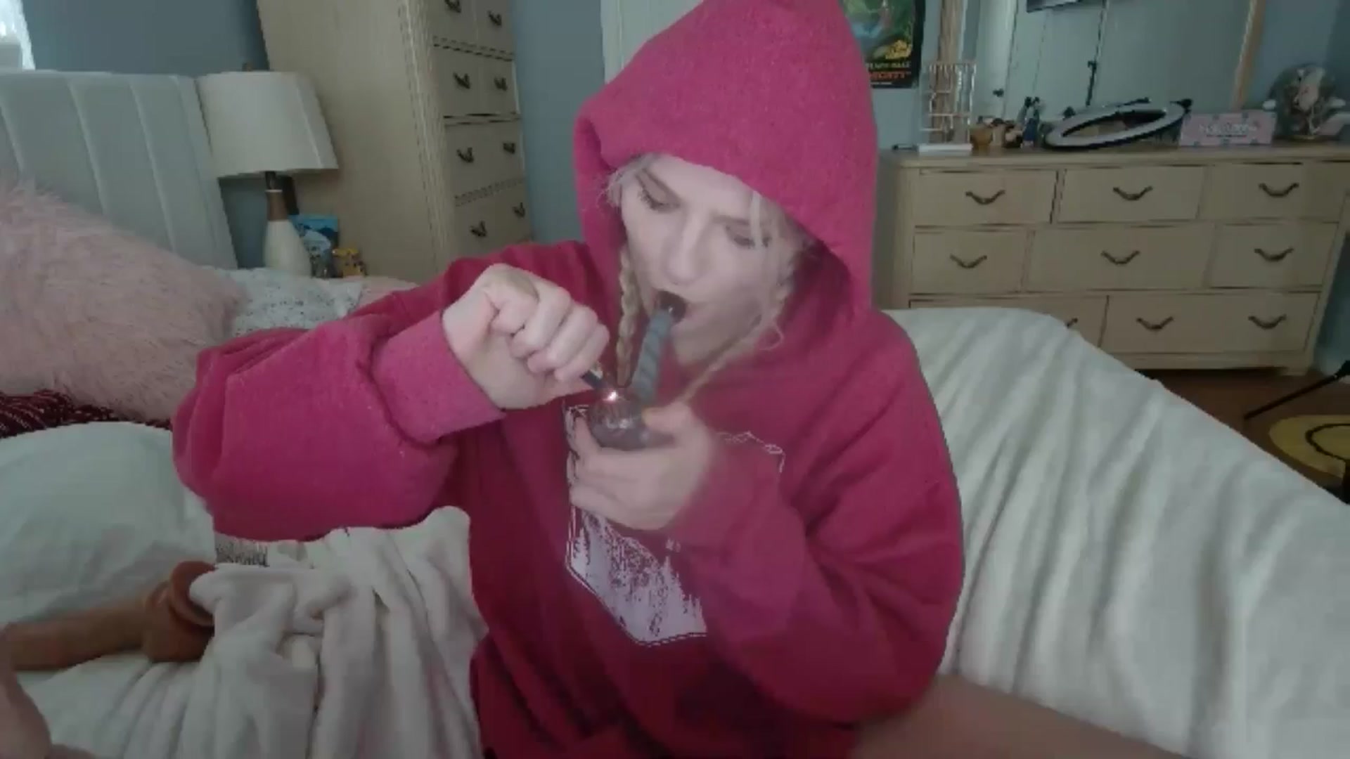 Gallery image thumbnail from DuckChan0's myfreecams stream on, 06/20/2024, 17:11 image 17 of 20