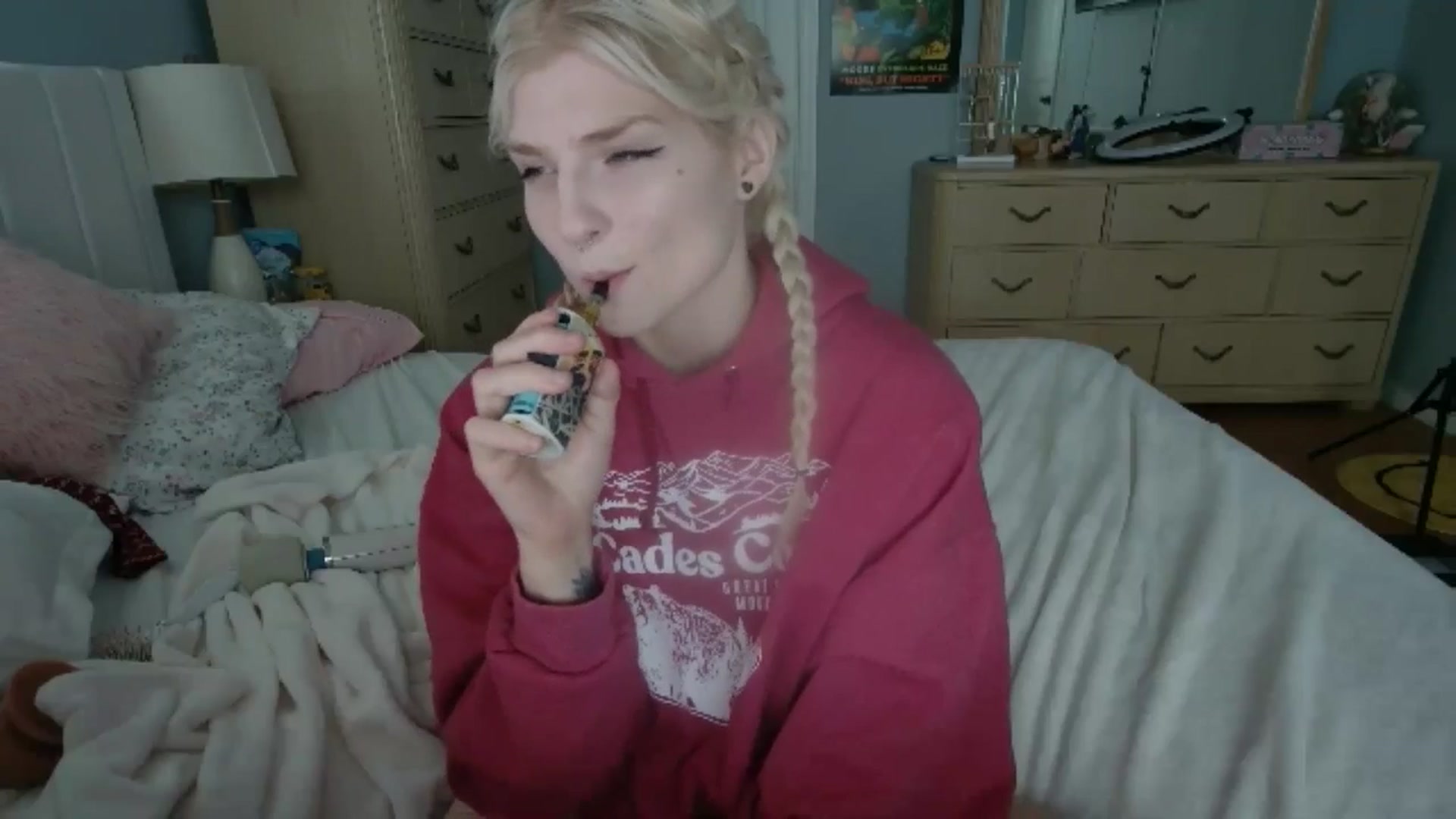 Gallery image thumbnail from DuckChan0's myfreecams stream on, 06/20/2024, 17:11 image 4 of 20