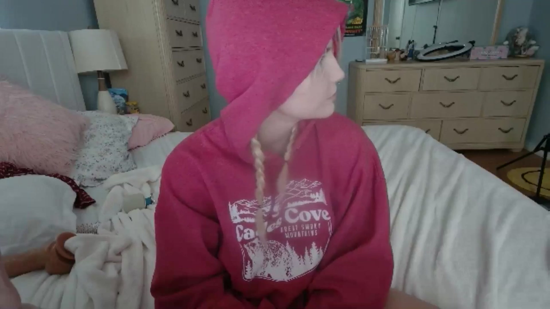 Gallery image thumbnail from DuckChan0's myfreecams stream on, 06/20/2024, 17:11 image 14 of 20