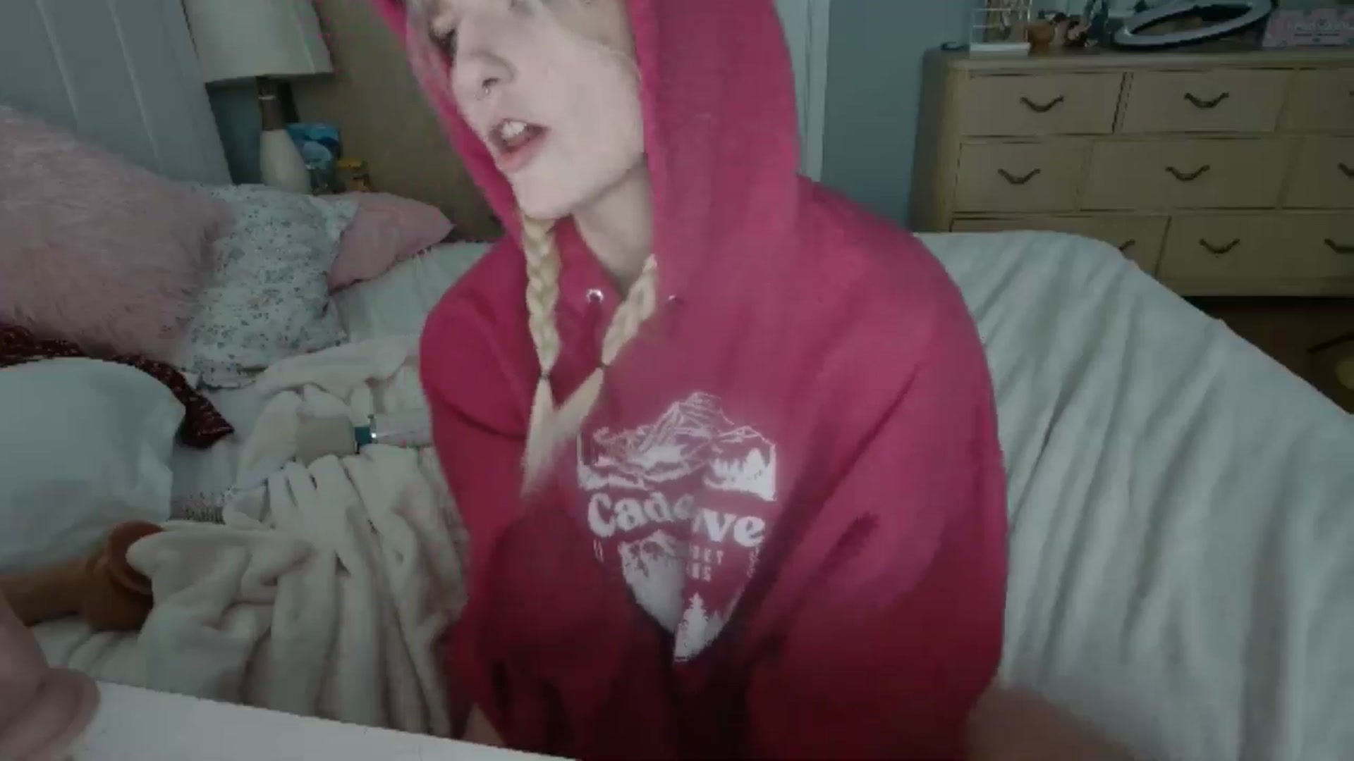 Gallery image thumbnail from DuckChan0's myfreecams stream on, 06/20/2024, 17:11 image 6 of 20