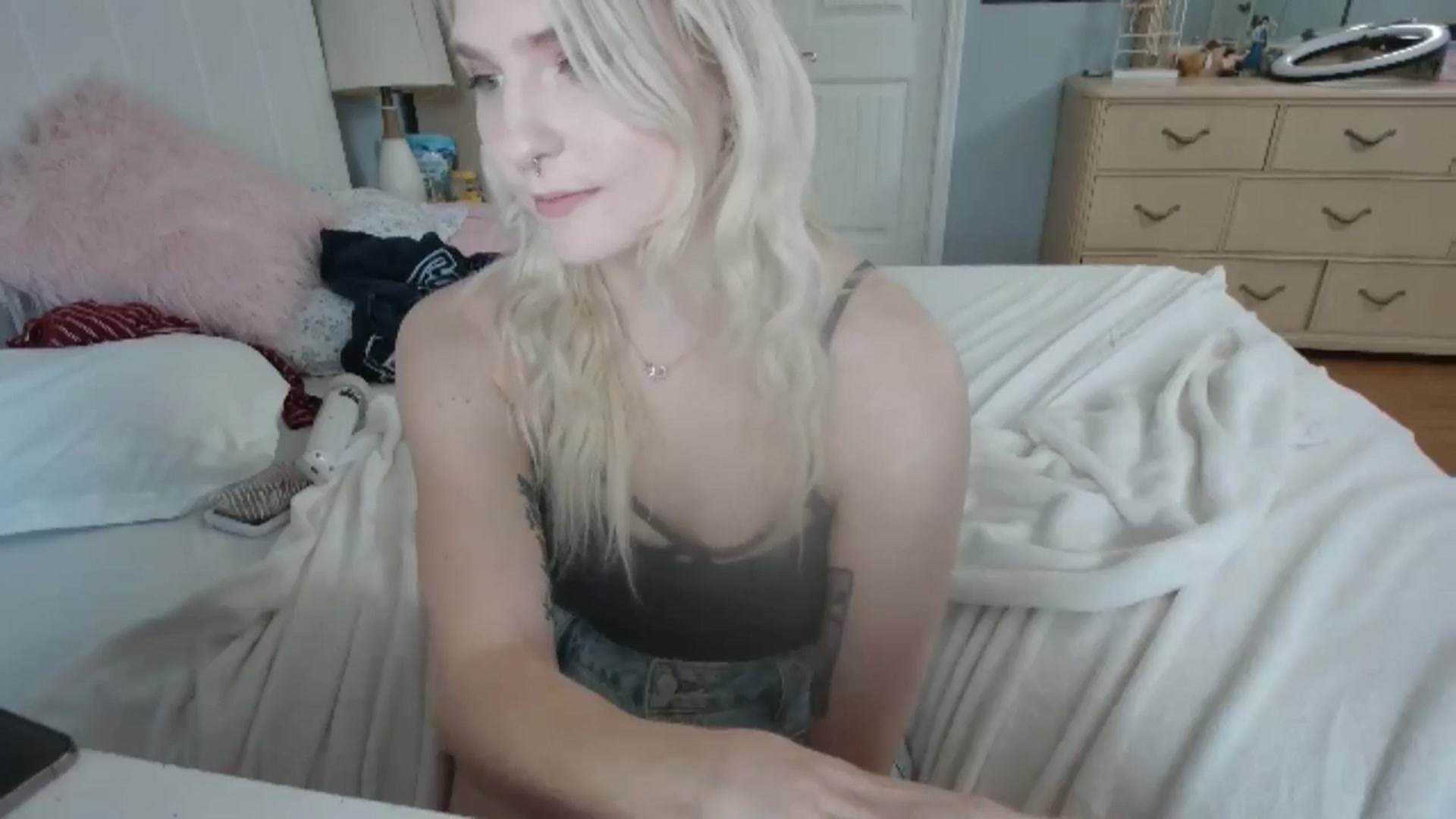 Gallery image thumbnail from DuckChan0's myfreecams stream on, 06/21/2024, 24:00 image 10 of 20