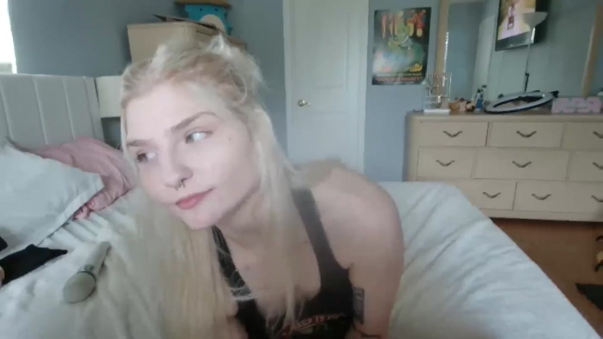 Gallery image thumbnail from DuckChan0's myfreecams stream on, 06/21/2024, 15:37 image 6 of 20
