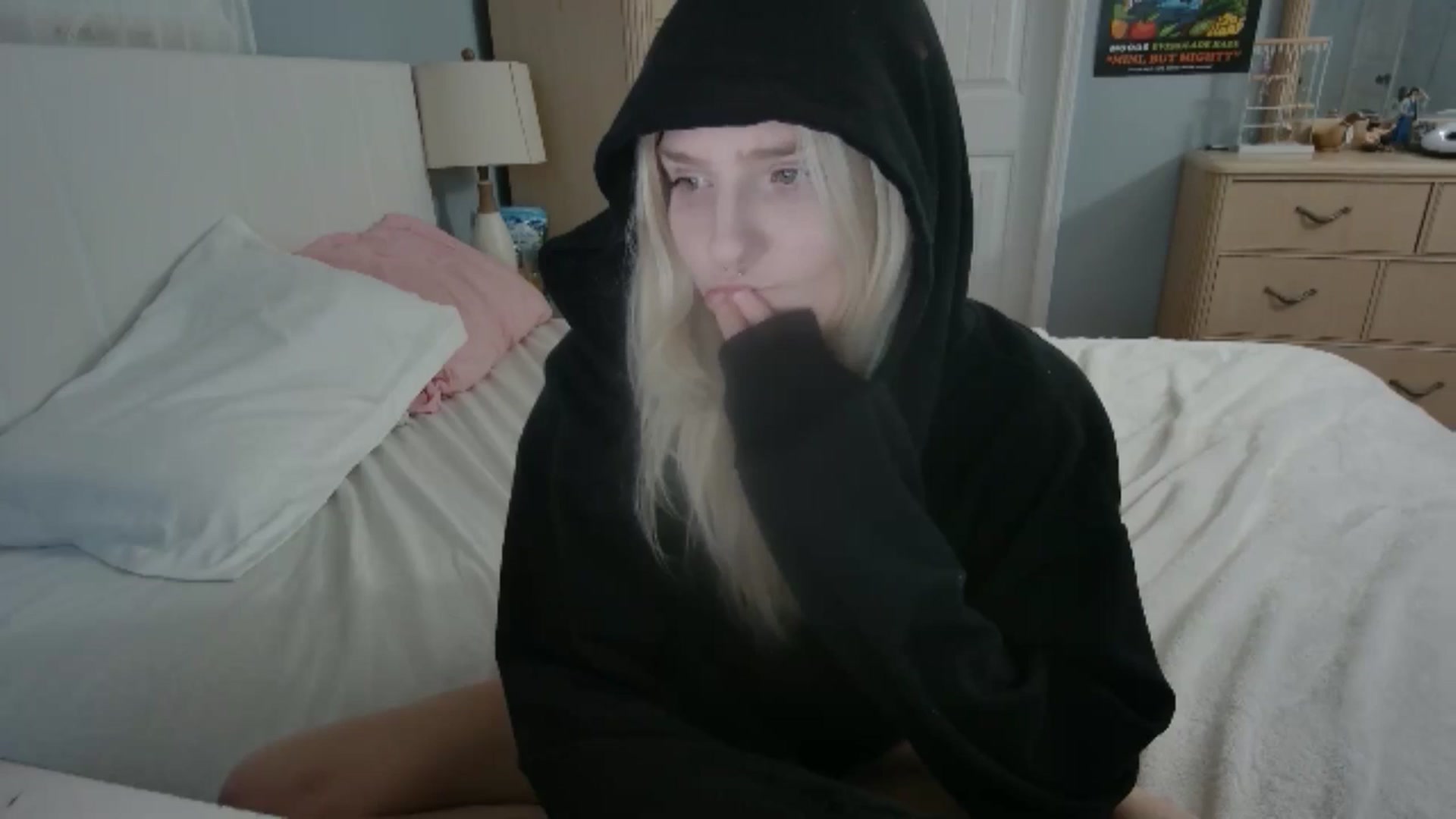 Gallery image thumbnail from DuckChan0's myfreecams stream on, 06/22/2024, 24:23 image 19 of 20