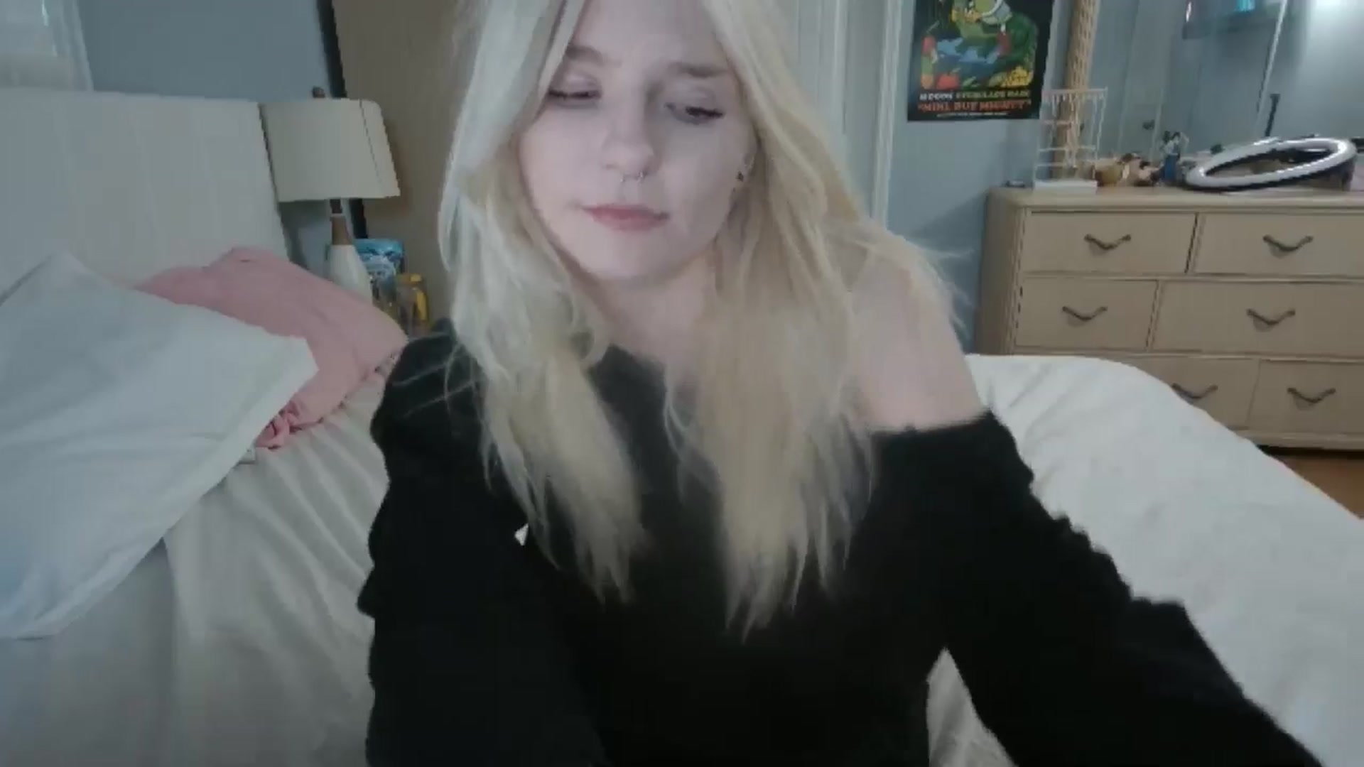 Gallery image thumbnail from DuckChan0's myfreecams stream on, 06/22/2024, 24:23 image 11 of 20