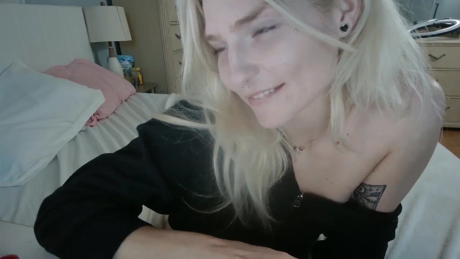 Gallery image thumbnail from DuckChan0's myfreecams stream on, 06/22/2024, 24:23 image 13 of 20