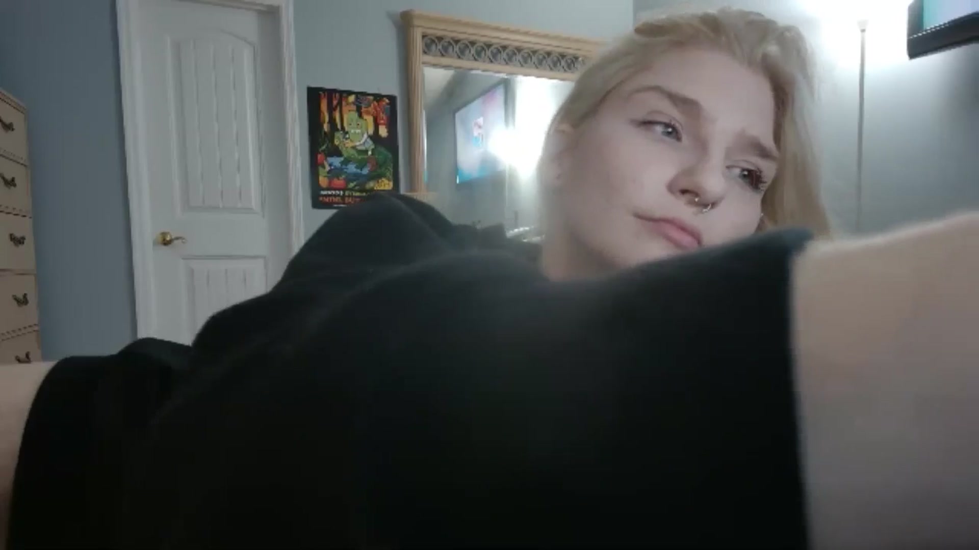 Gallery image thumbnail from DuckChan0's myfreecams stream on, 06/22/2024, 24:23 image 20 of 20