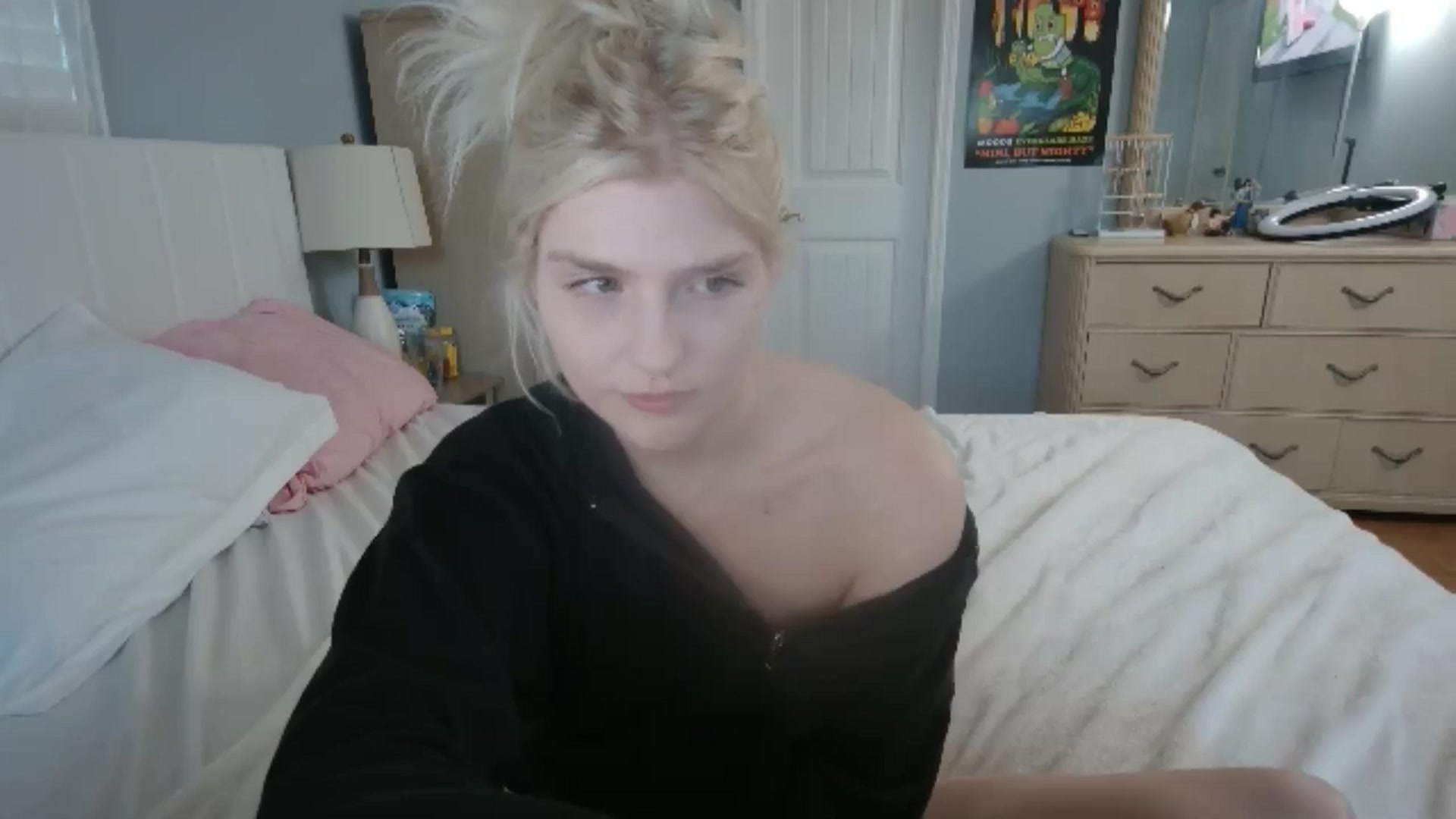 Gallery image thumbnail from DuckChan0's myfreecams stream on, 06/22/2024, 24:23 image 5 of 20