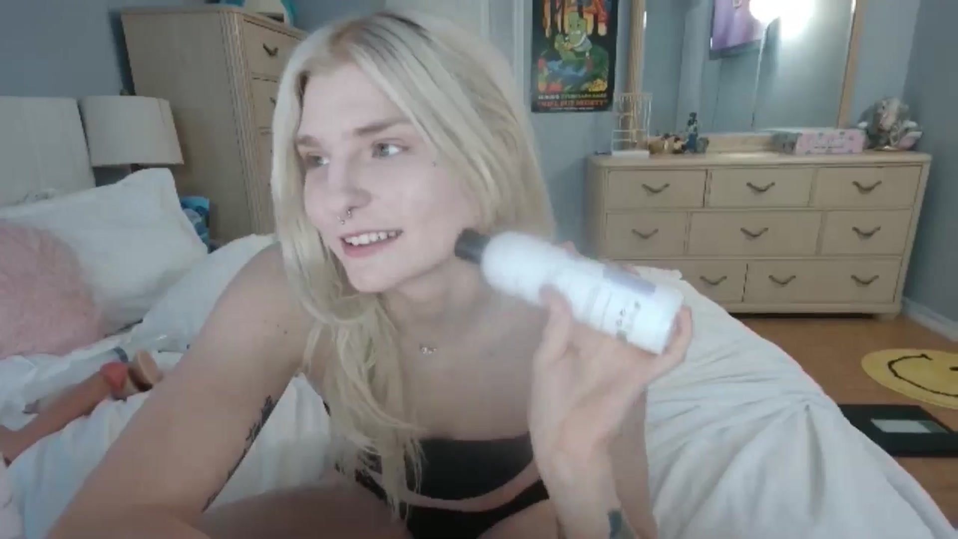 Gallery image thumbnail from DuckChan0's myfreecams stream on, 06/22/2024, 22:48 image 17 of 20